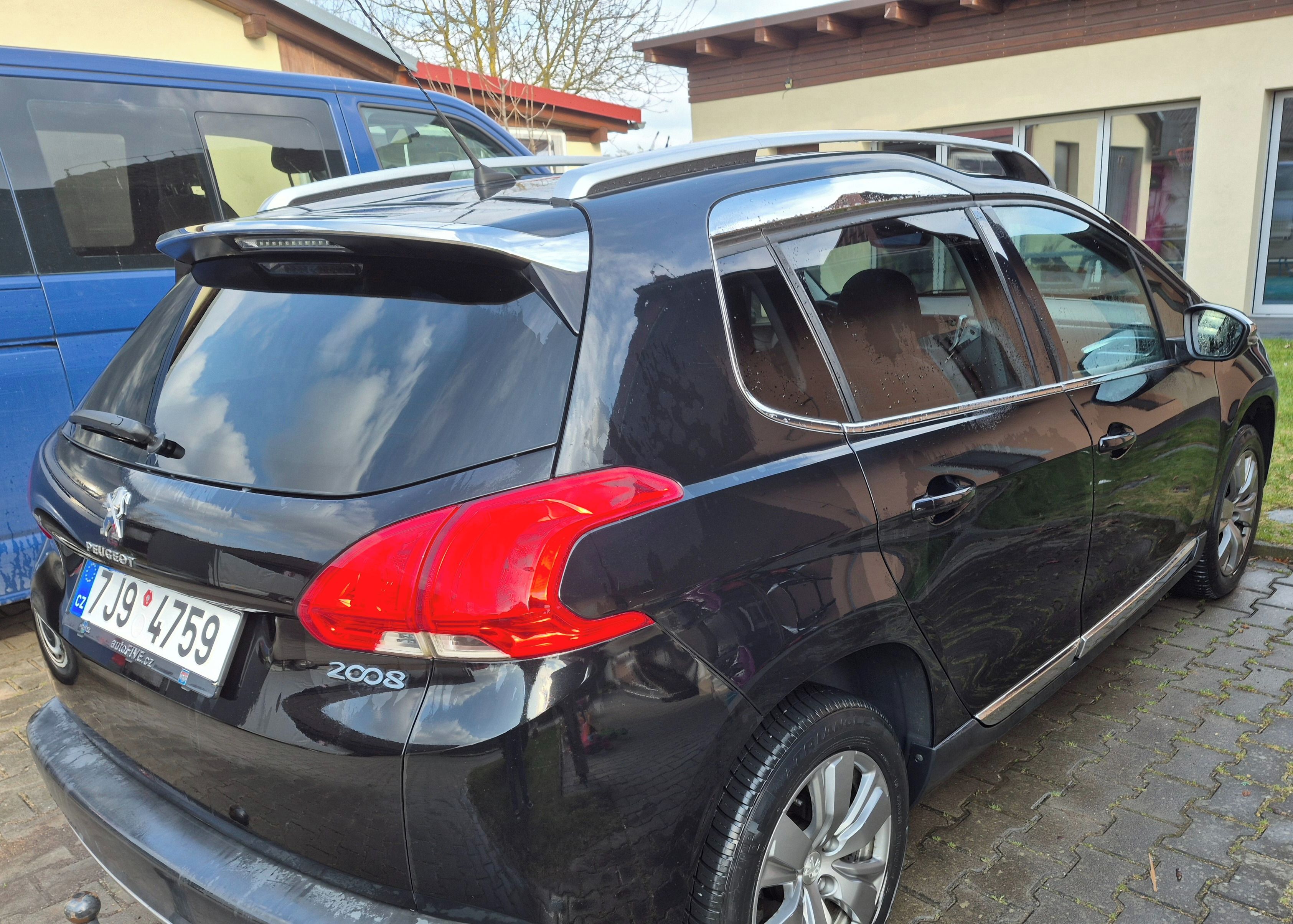 Peugeot 2008, Prodám Peugeot 2008, nová stk - fotka 4