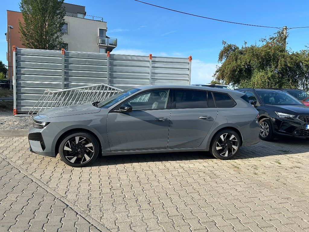 Opel Astra, ST GS 1,2 Turbo 107kW AT - fotka 2