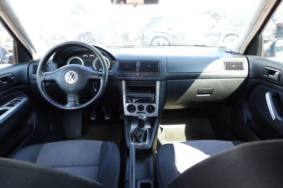 Volkswagen Golf, 1,6FSi 77kW M/T - fotka 5
