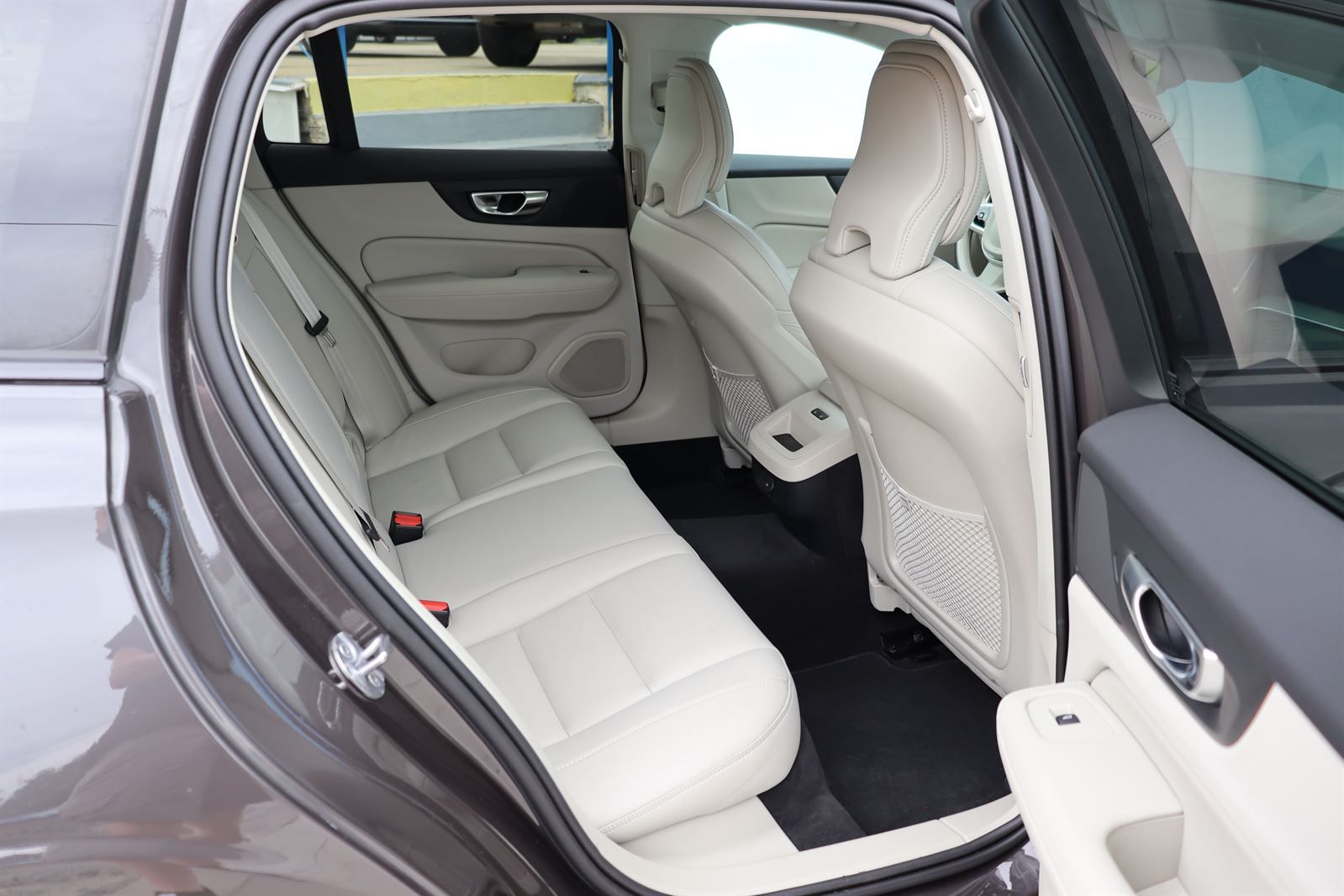 Volvo V60, B4 FWD Mild Hybrid 48V - fotka 6