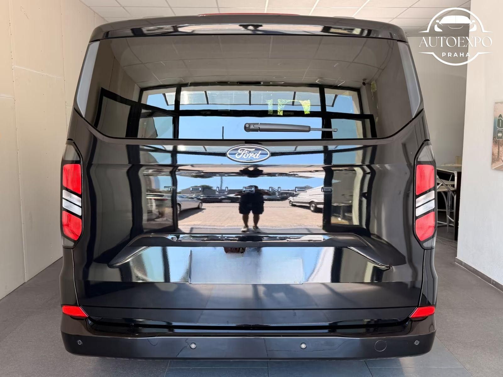 Ford Tourneo Custom, 320 L1 Tourneo Titanium FWD - fotka 5