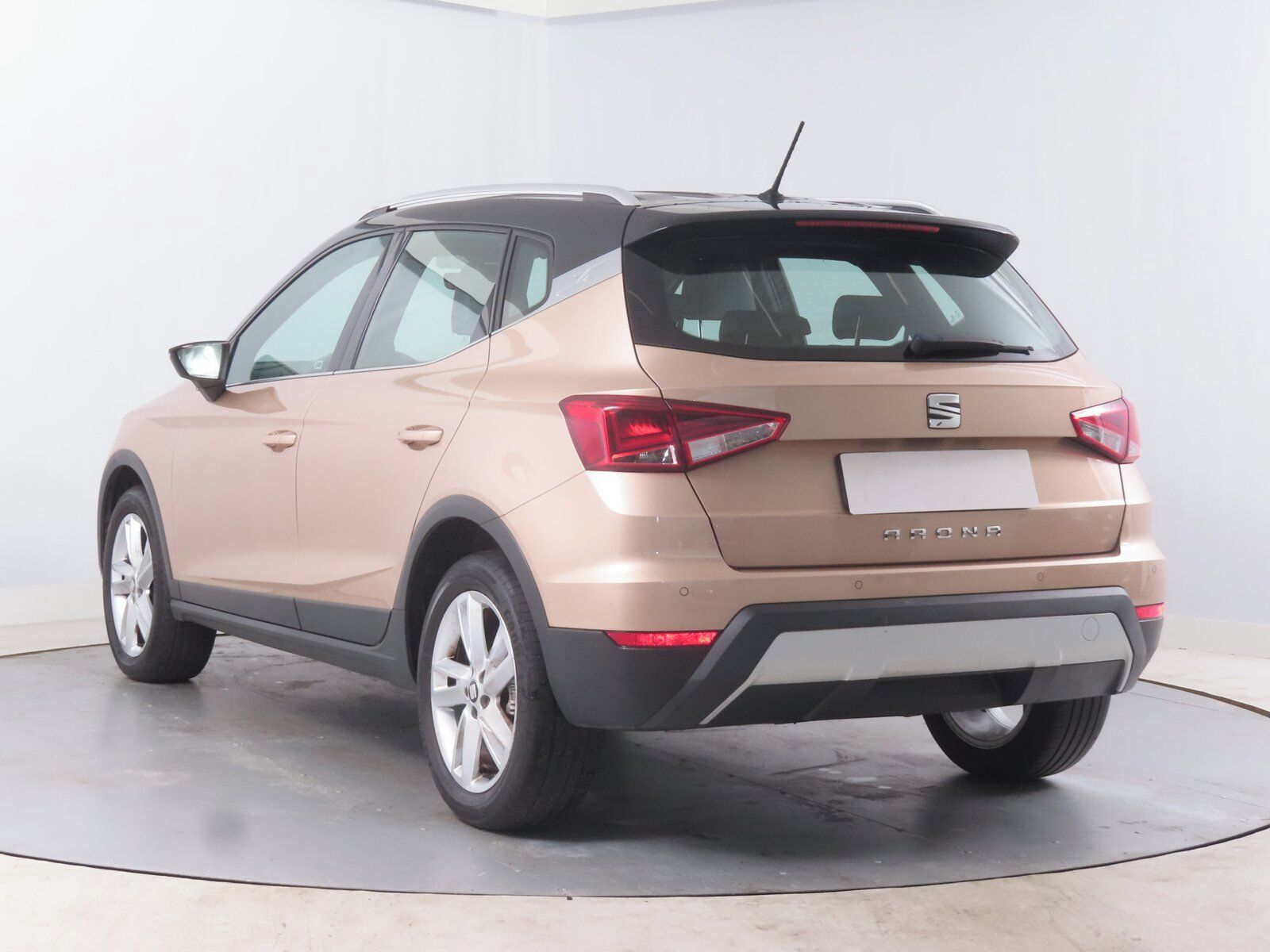 Seat Arona, 1.0 TSI, Automatická klima - fotka 4