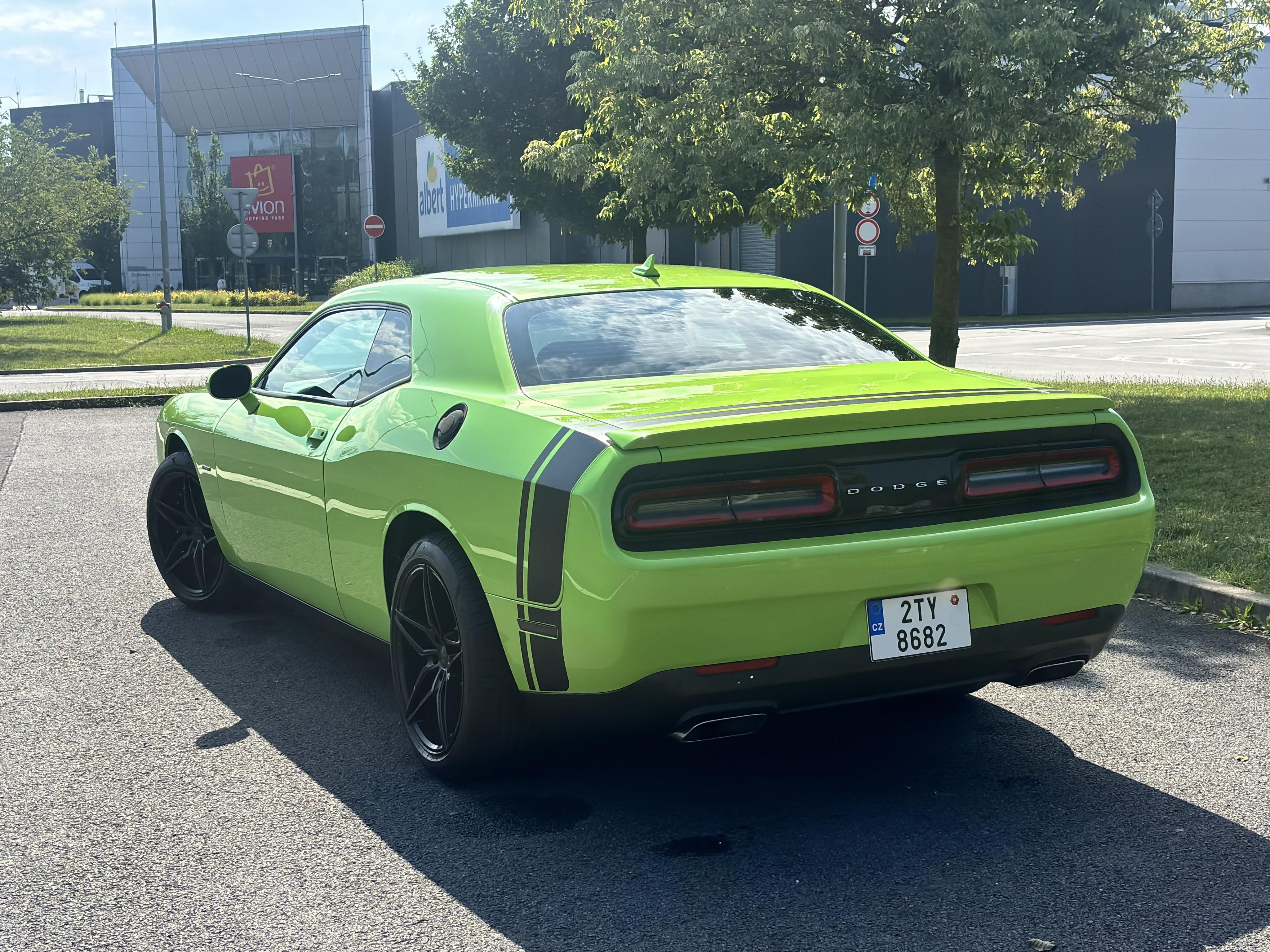 Dodge Challenger, 5.7 R/T MANUÁL - fotka 6