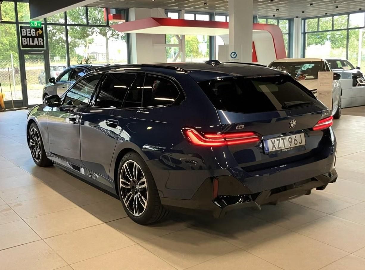 BMW i5, eDrive40 Touring M Ambient Taž - fotka 3