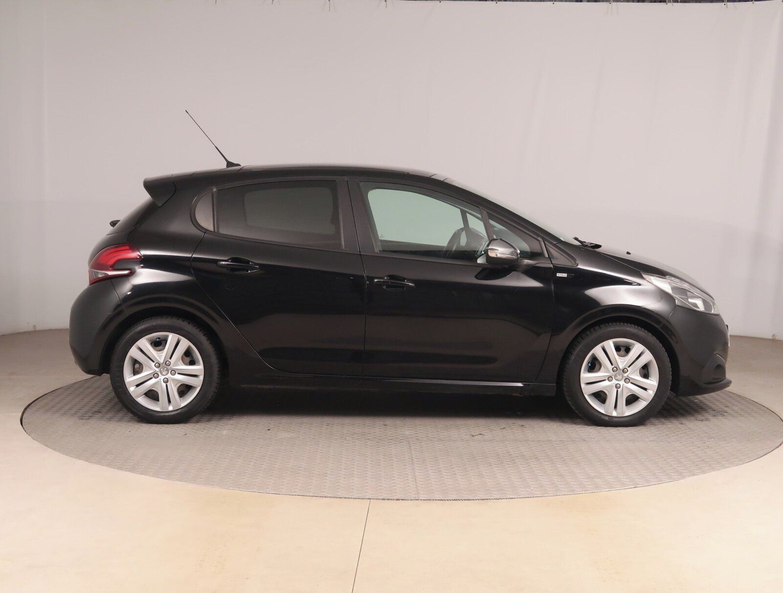 Peugeot 208, 1.6 BlueHDi, Klima, Tempomat - fotka 6