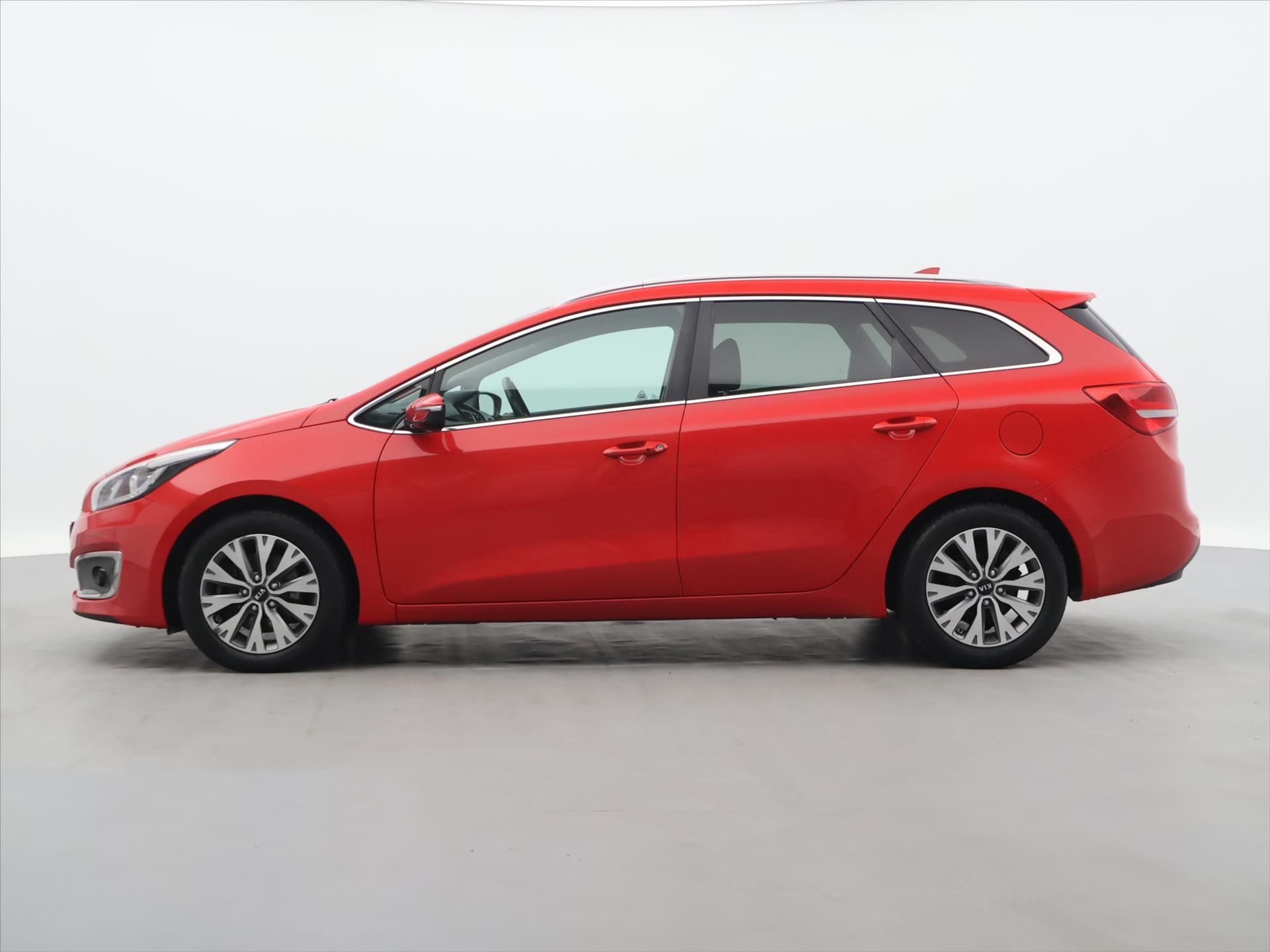 Kia Cee´d, 1,6 CRDI 100kW CZ Comfort Navi - fotka 4