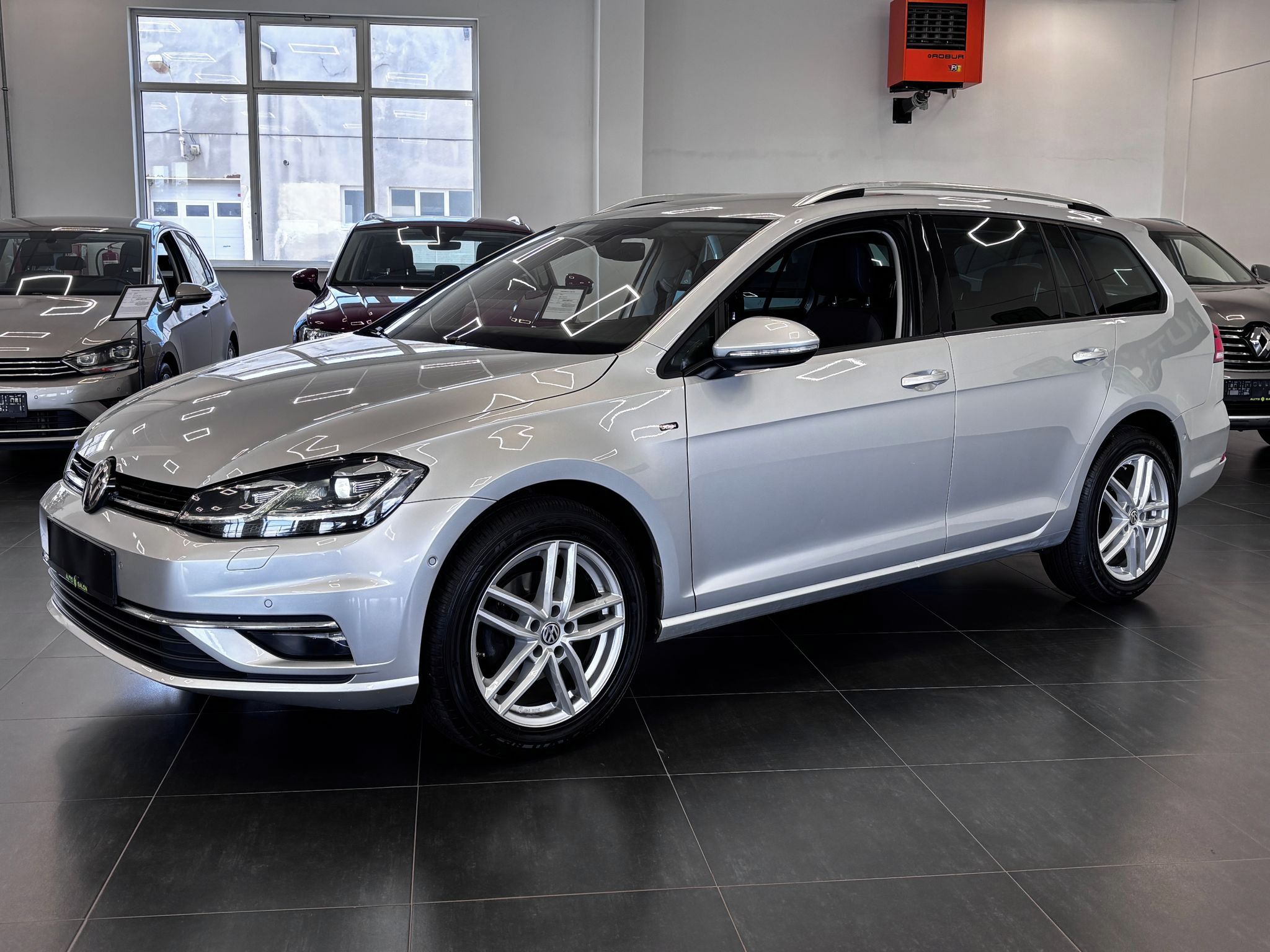 Volkswagen Golf, 85kW, DSG, Comfort Line, Navi. - fotka 3