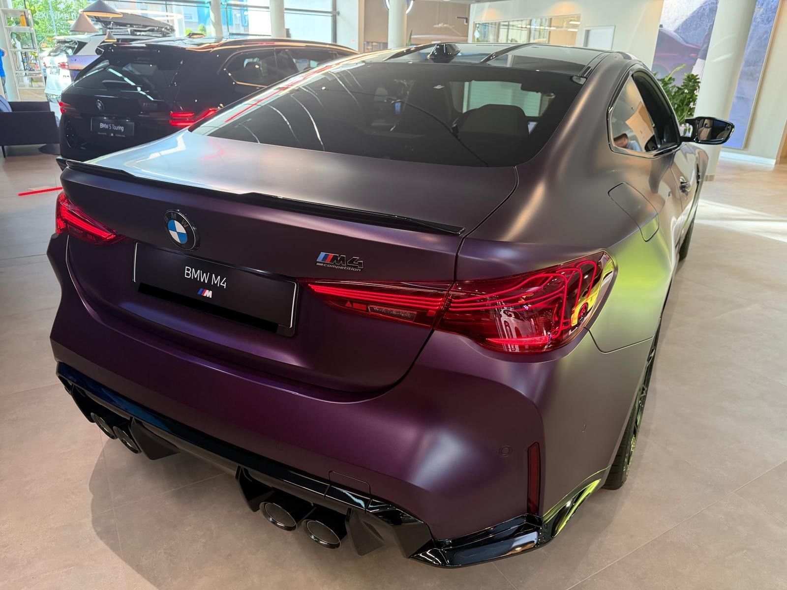 BMW M4, FrozenPurple Metallic *xdrive* - fotka 5