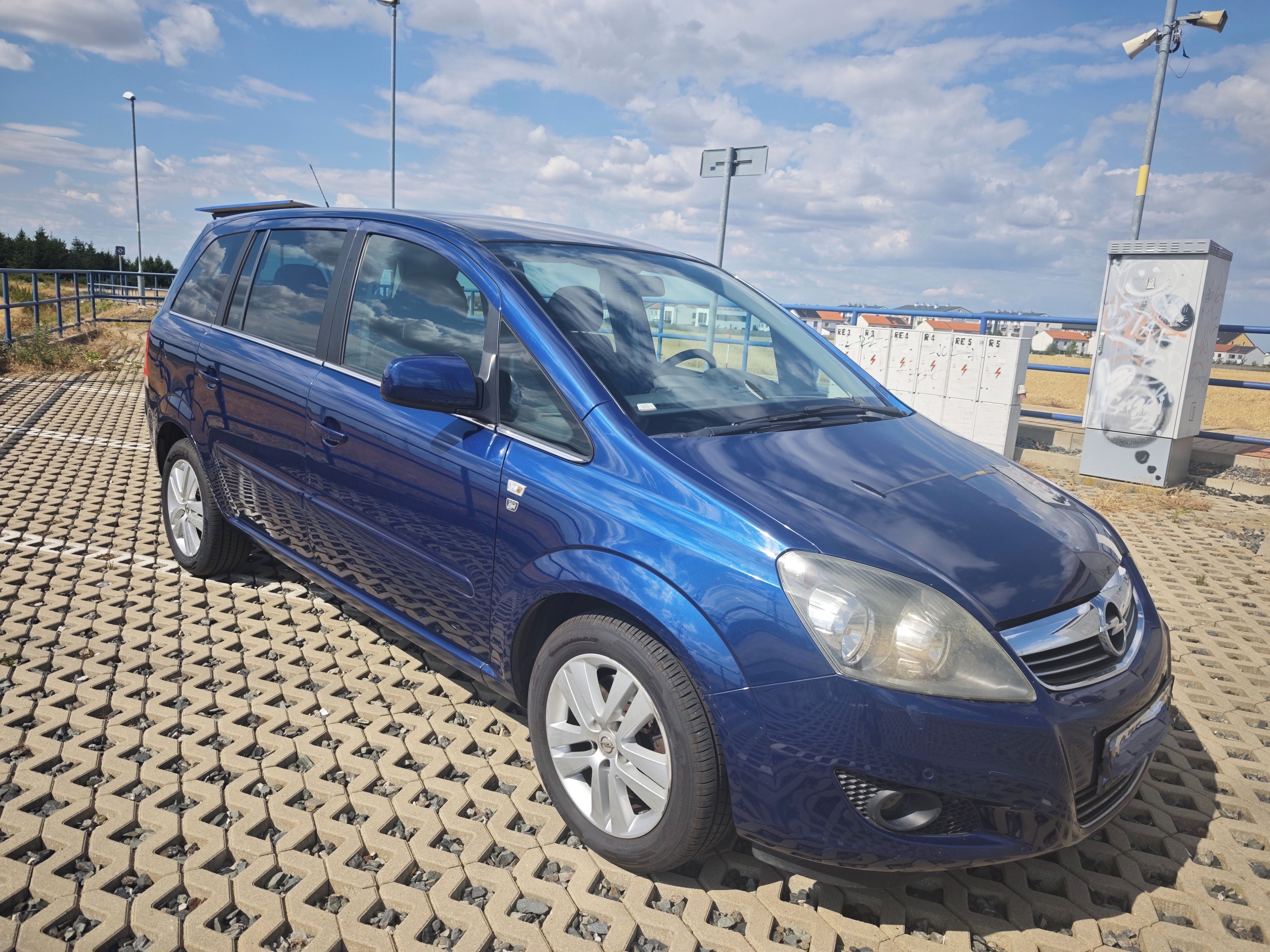 Opel Zafira, 1.6 benzin/CNG - fotka 2