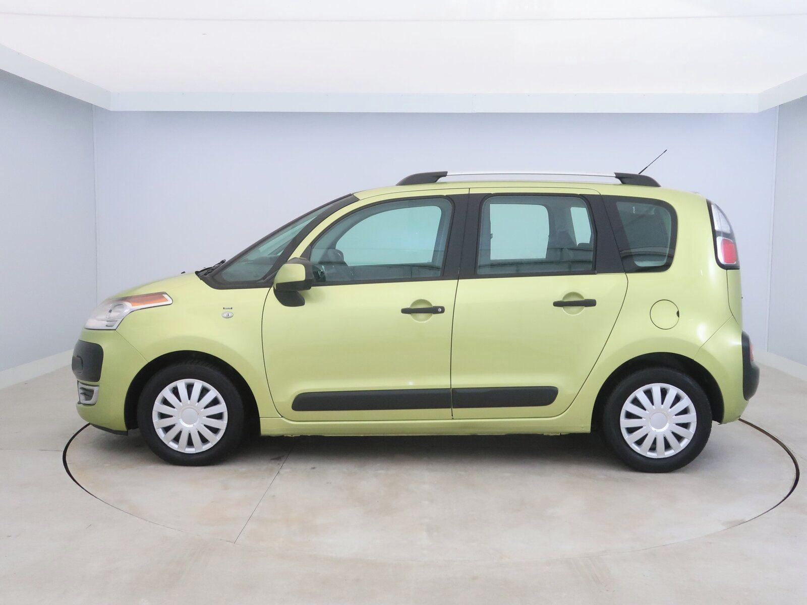 Citroën C3 Picasso, 1.4 i, po STK, v provozu - fotka 3