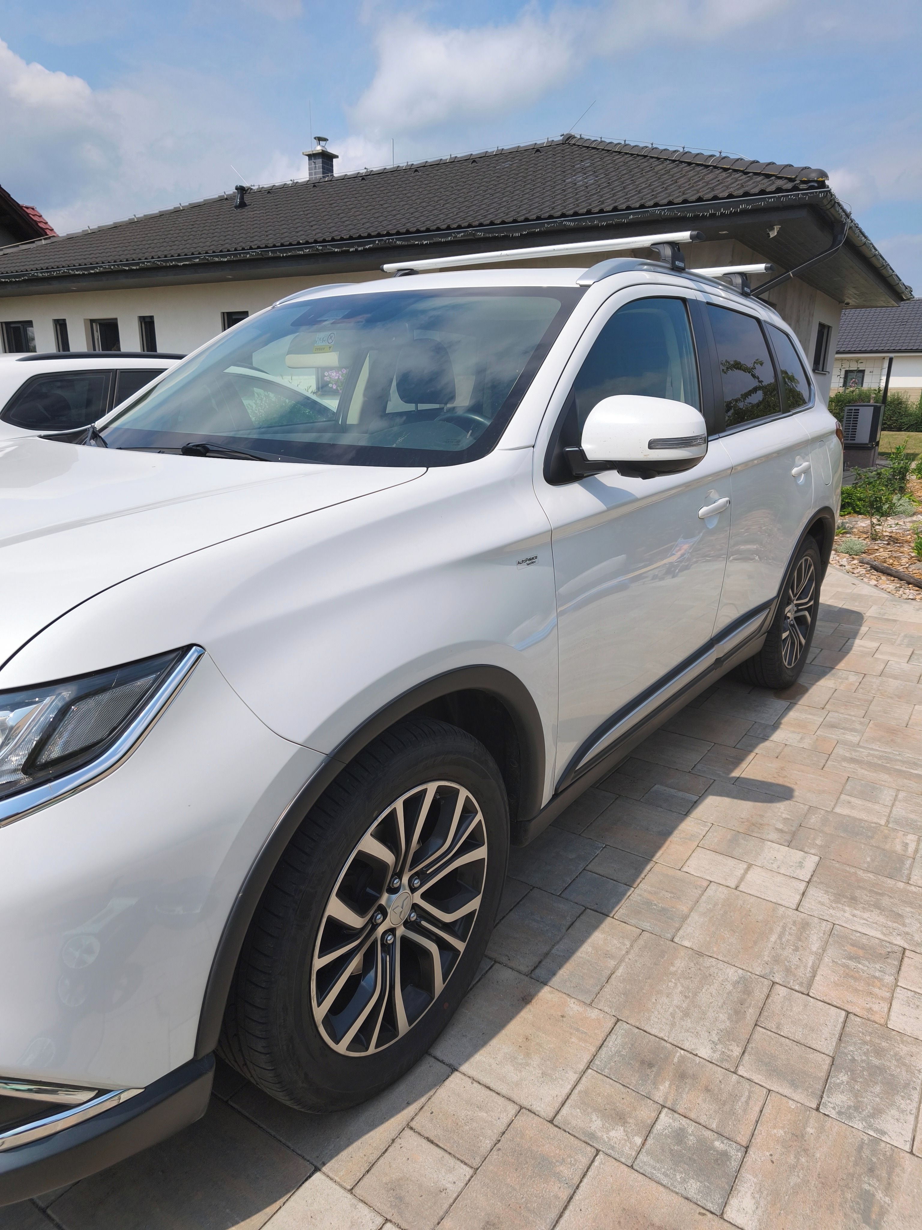 Mitsubishi Outlander, 2.2DI-D 4x4 S-AWC 7míst - fotka 4