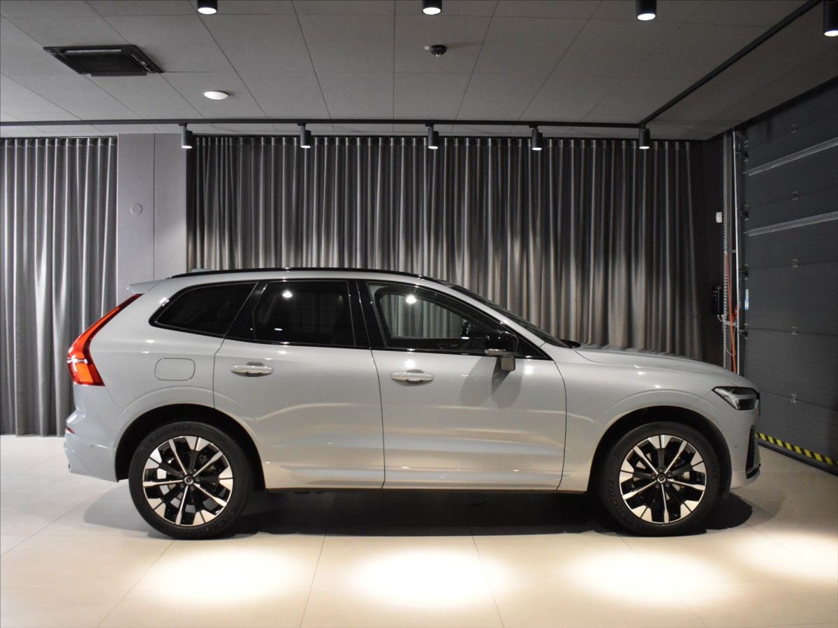 Volvo XC60, 2,0 T8 AWD PLUS - fotka 3