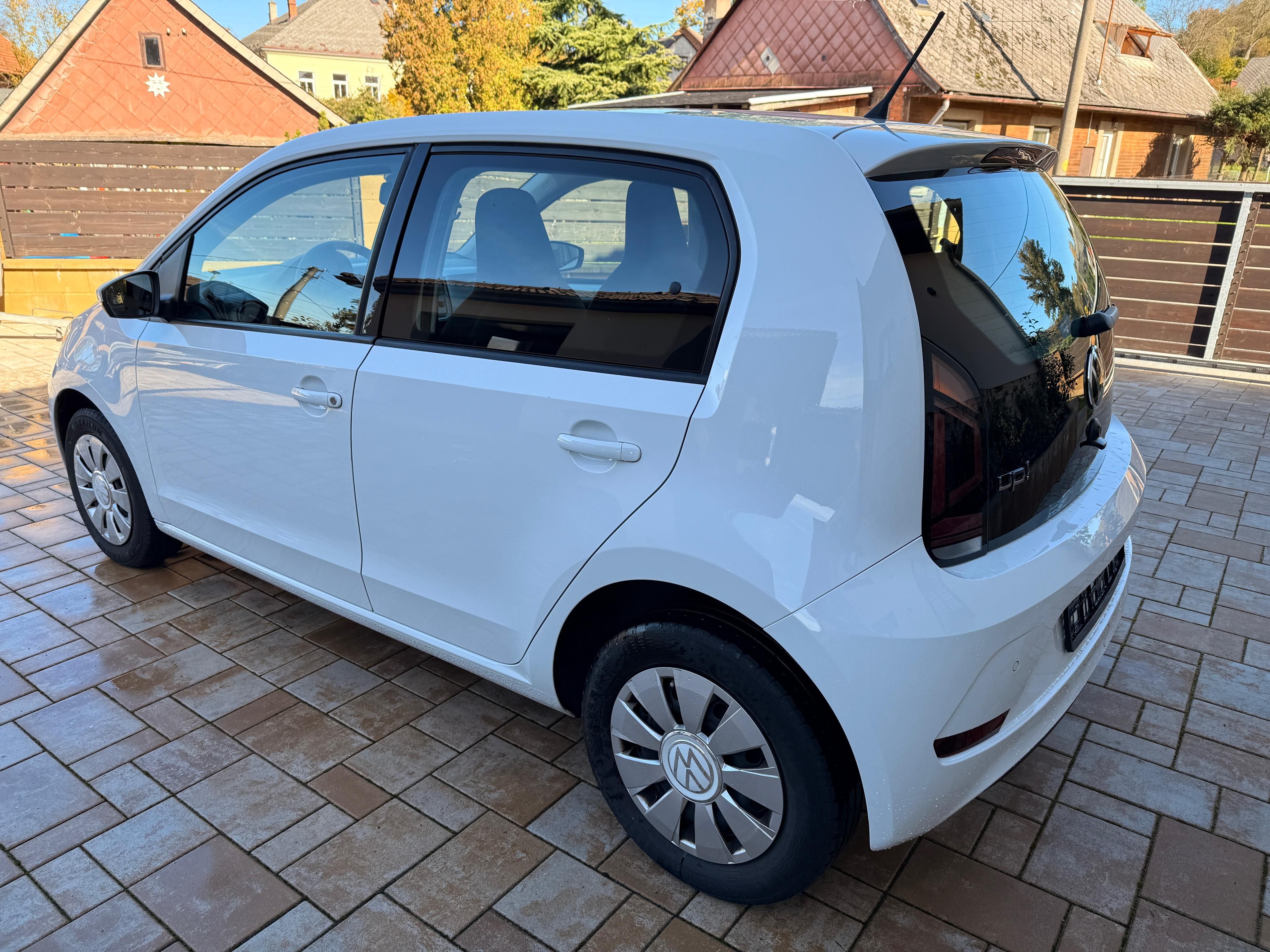 Volkswagen Up!, 1.0 MPi, klima, kamera, 5dv DP - fotka 3