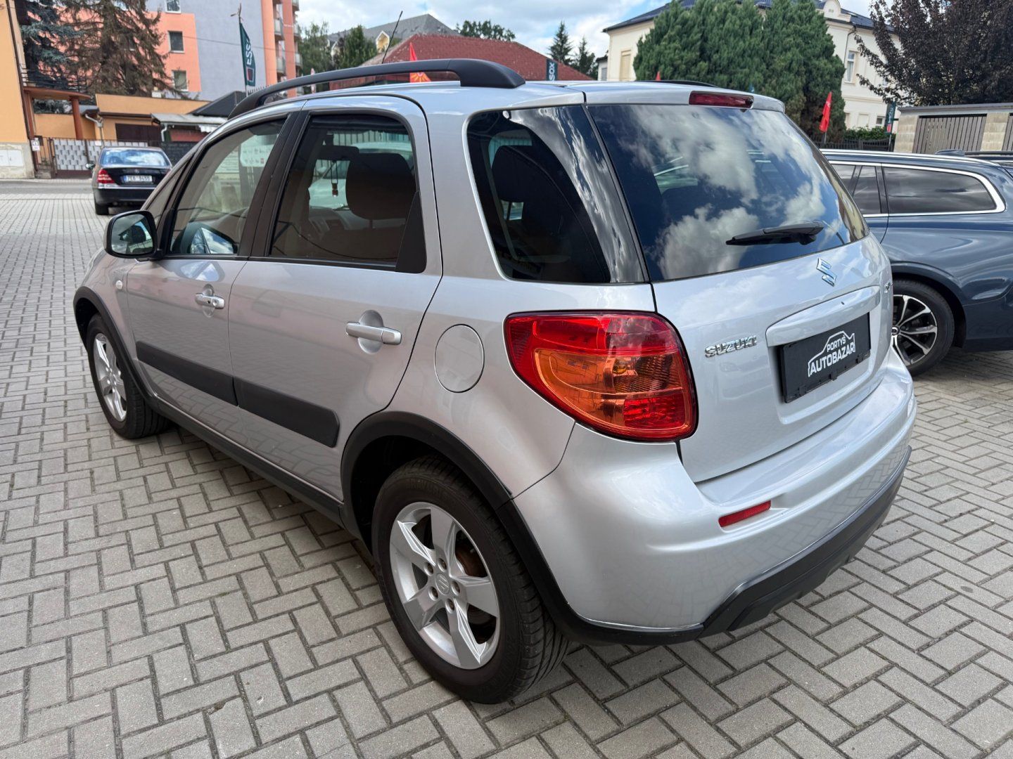 Suzuki SX4, 1.6 VVTi - Málo najeto ! - fotka 2