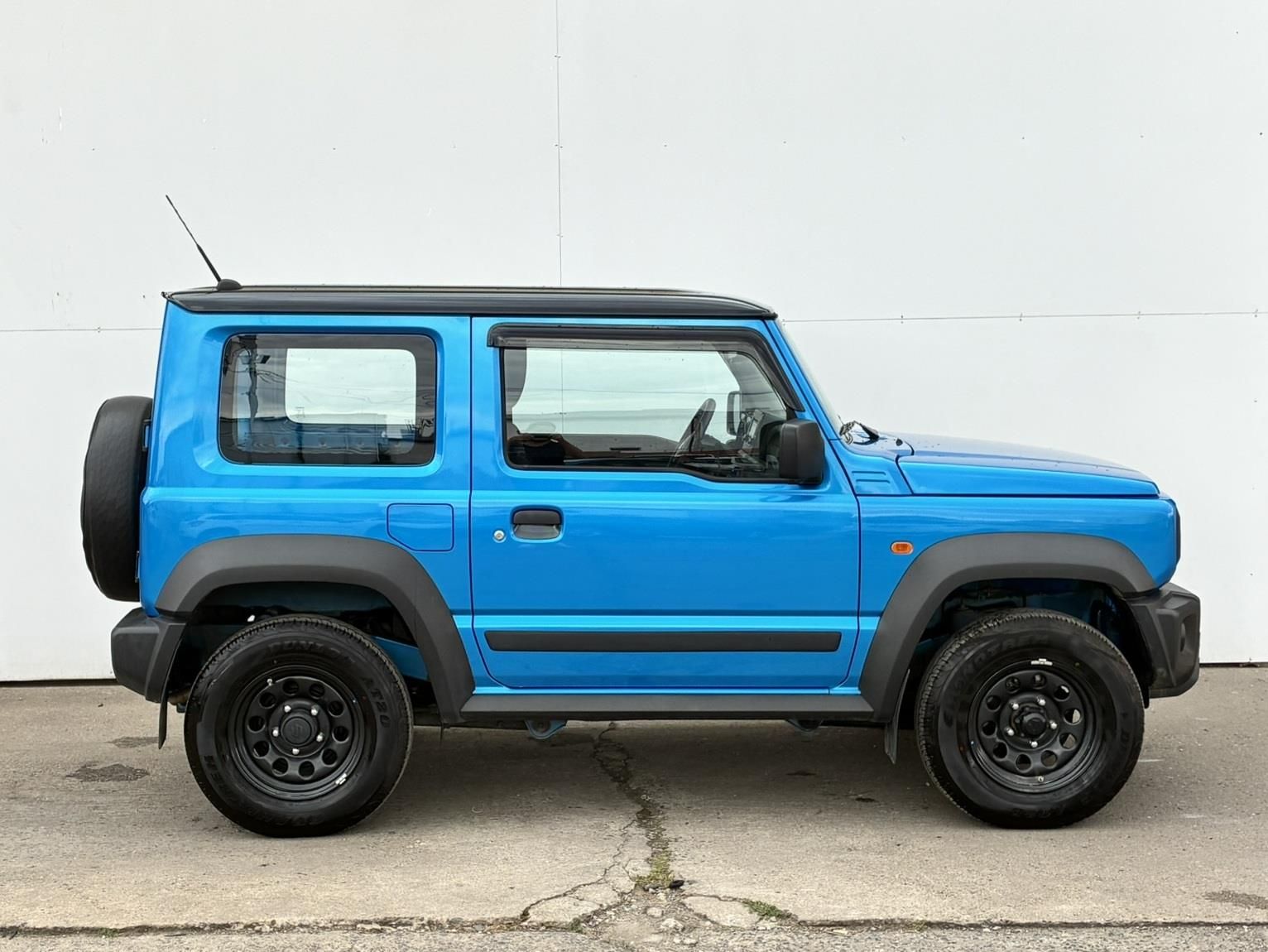Suzuki Jimny, 1.5 VVT 75kW Allgrip Premium T - fotka 3