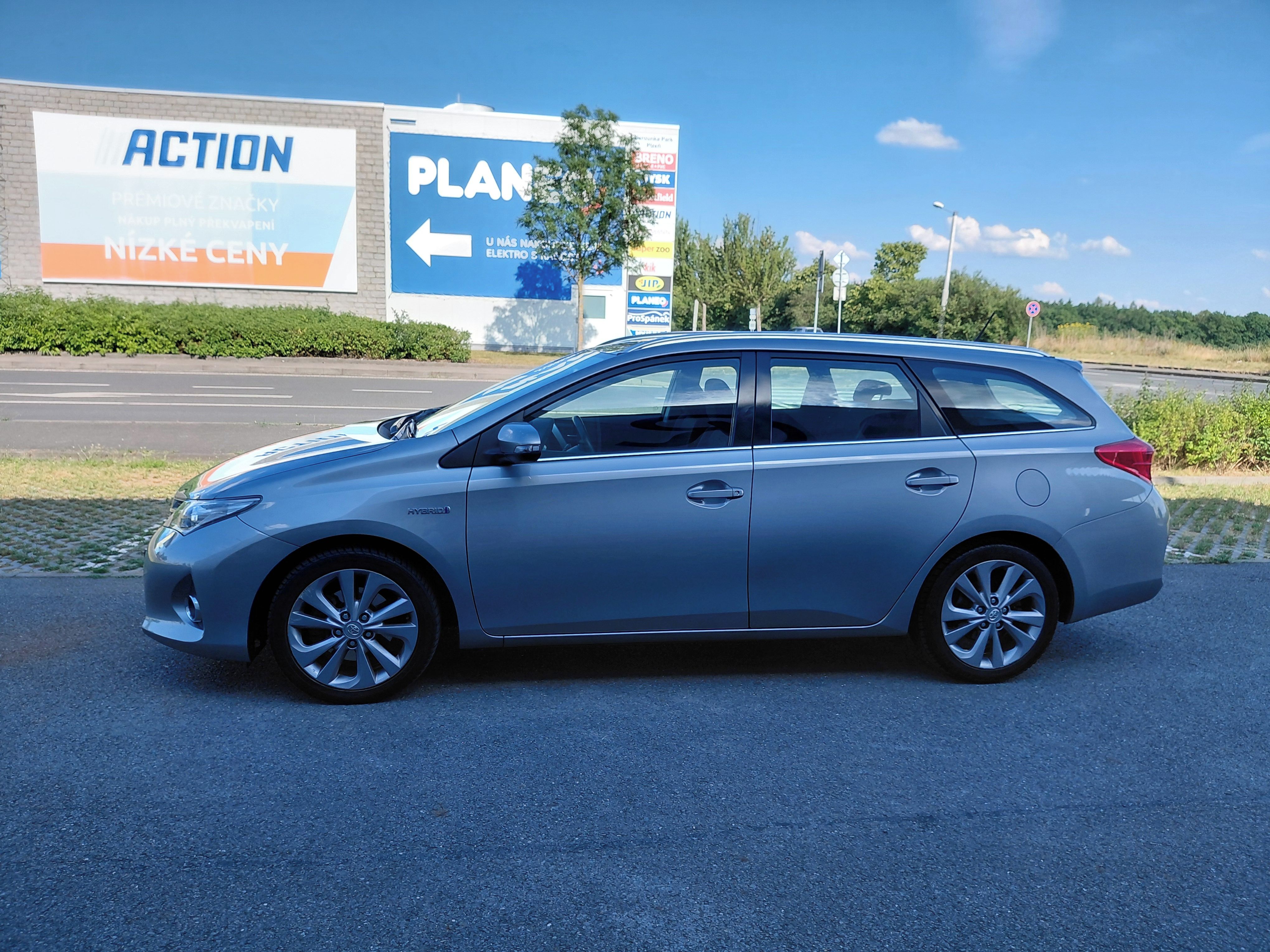 Toyota Auris, 1.8 73KW HYBRID,SERVISOVANÉ - fotka 4