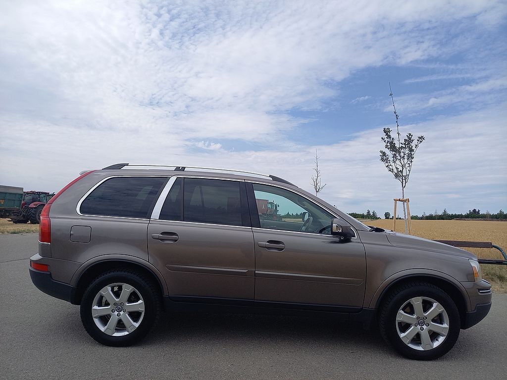 Volvo XC90, 2,4D5 136kw R-design+SERVISKA - fotka 6