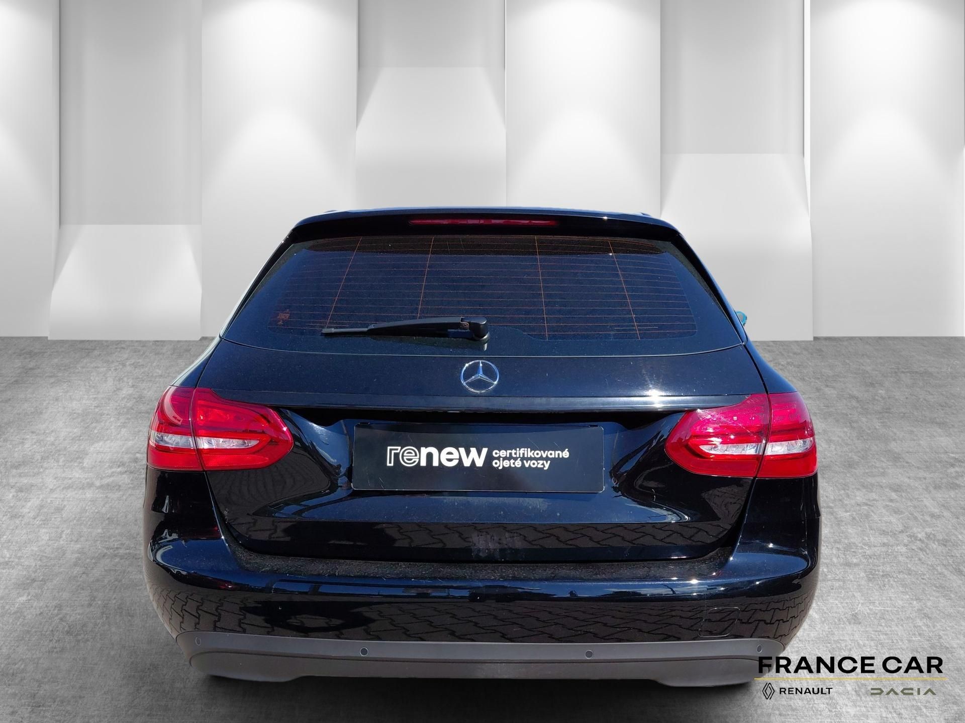 Mercedes-Benz Třídy C, 220 D 125 kW Black Edition - fotka 6