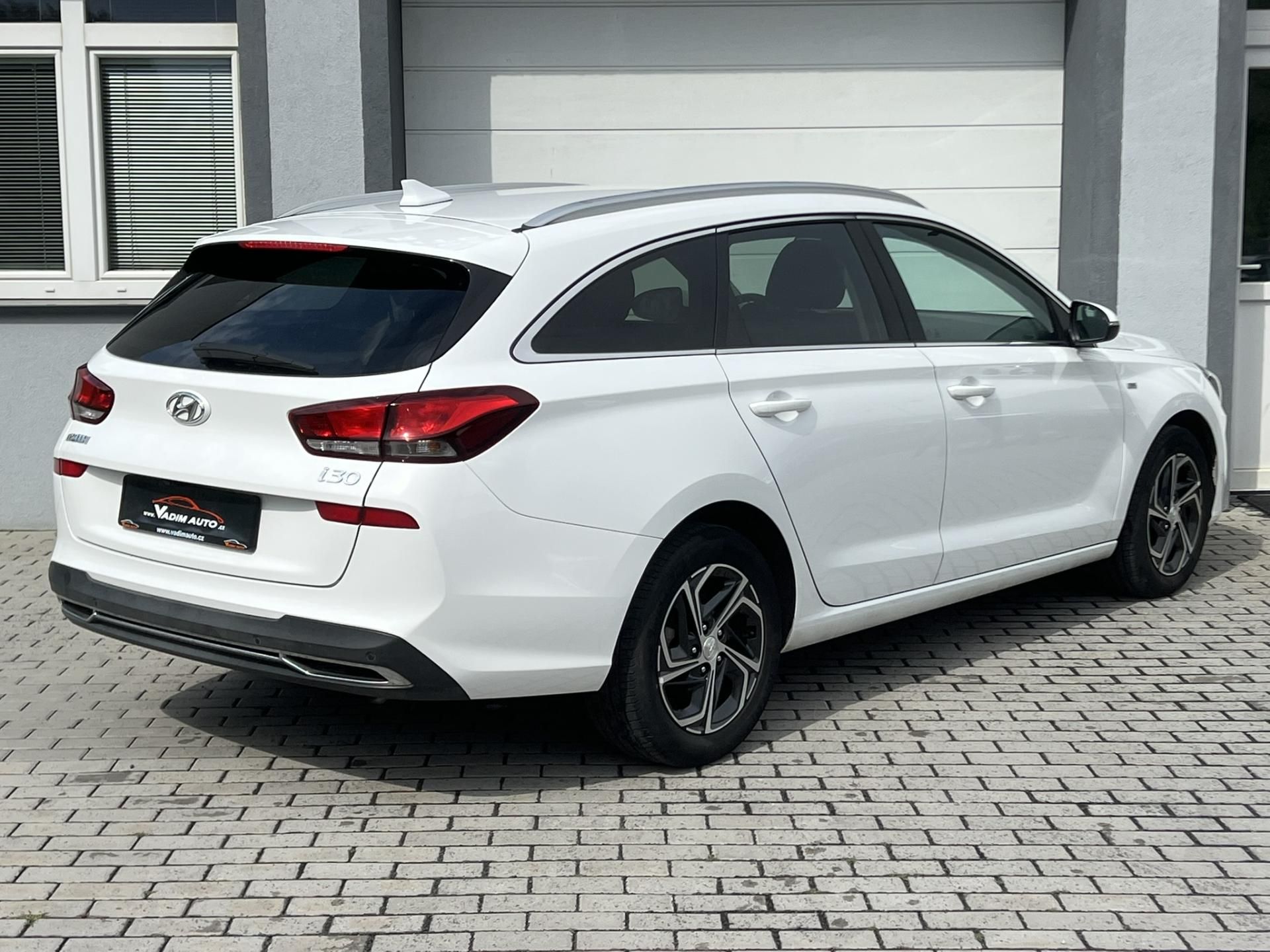 Hyundai i30, 1.5T-GDi 115kW SMART ČR NOVÉ - fotka 4