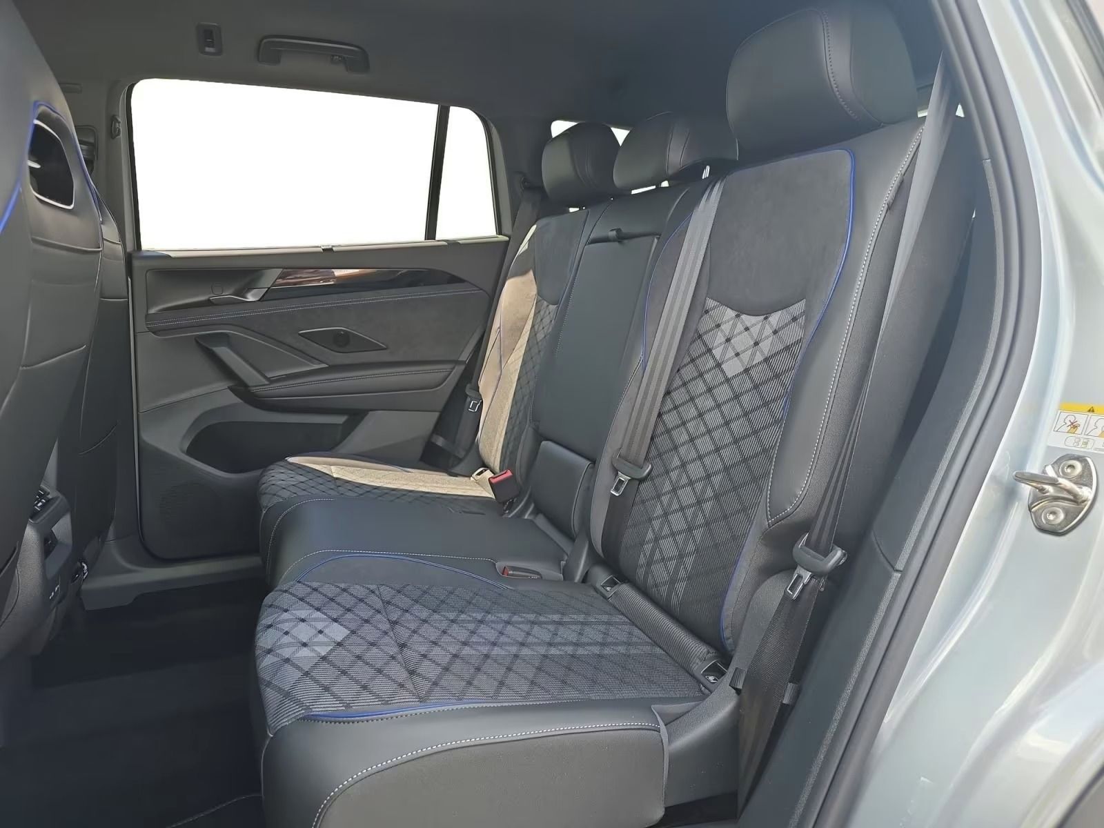 Volkswagen Passat Variant, 2.0 TDI  R-Line *360°*Navi*Led - fotka 5