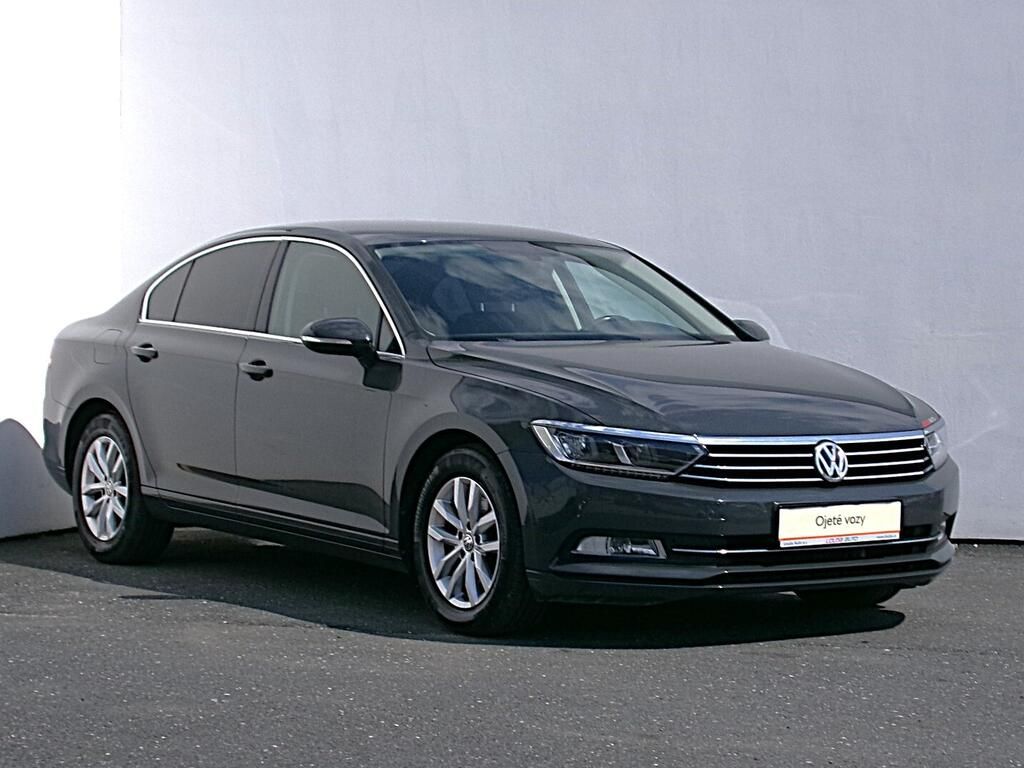 Volkswagen Passat, Comfortline 2.0 TDI 110 kW - fotka 5