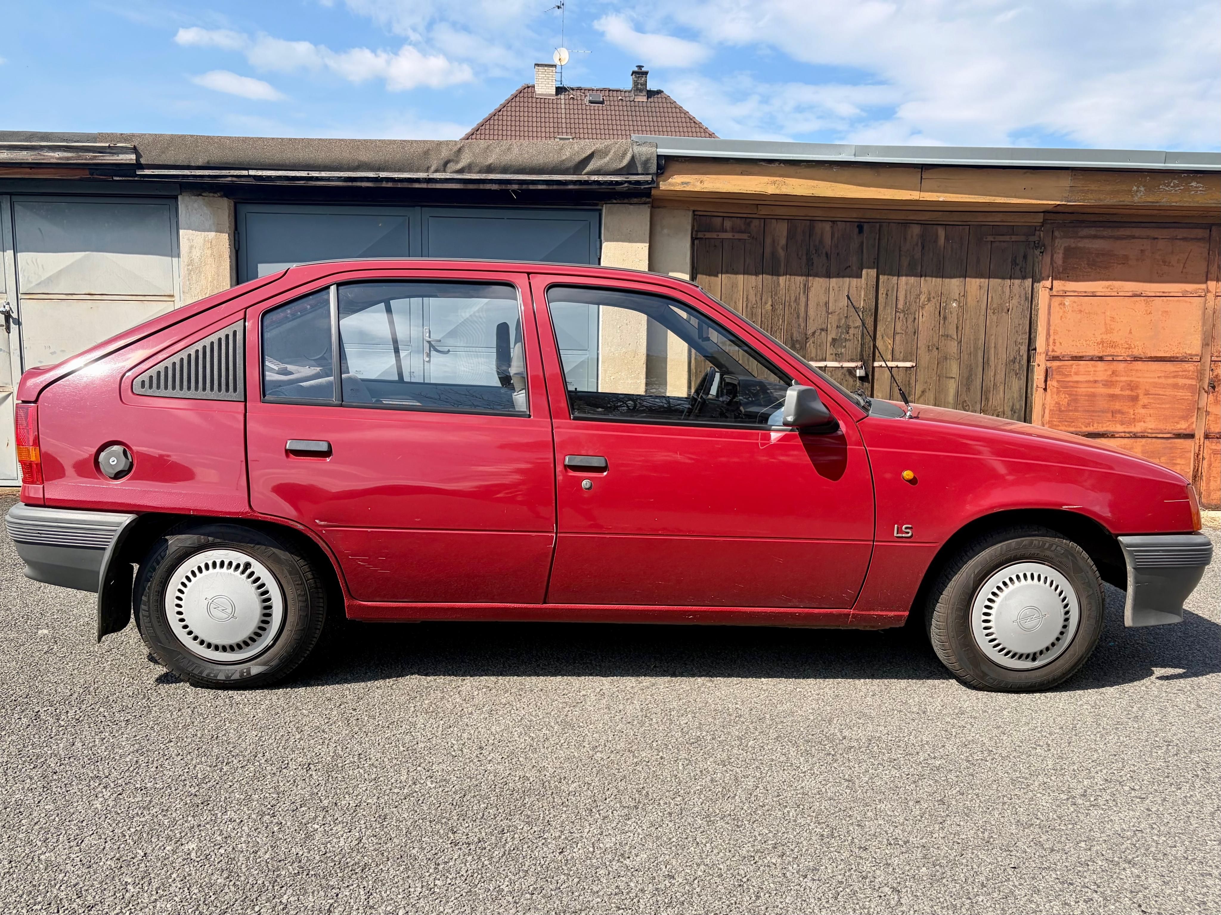 Opel Kadett, 1.3i, ČR, 1.majitel, TUZEX - fotka 3