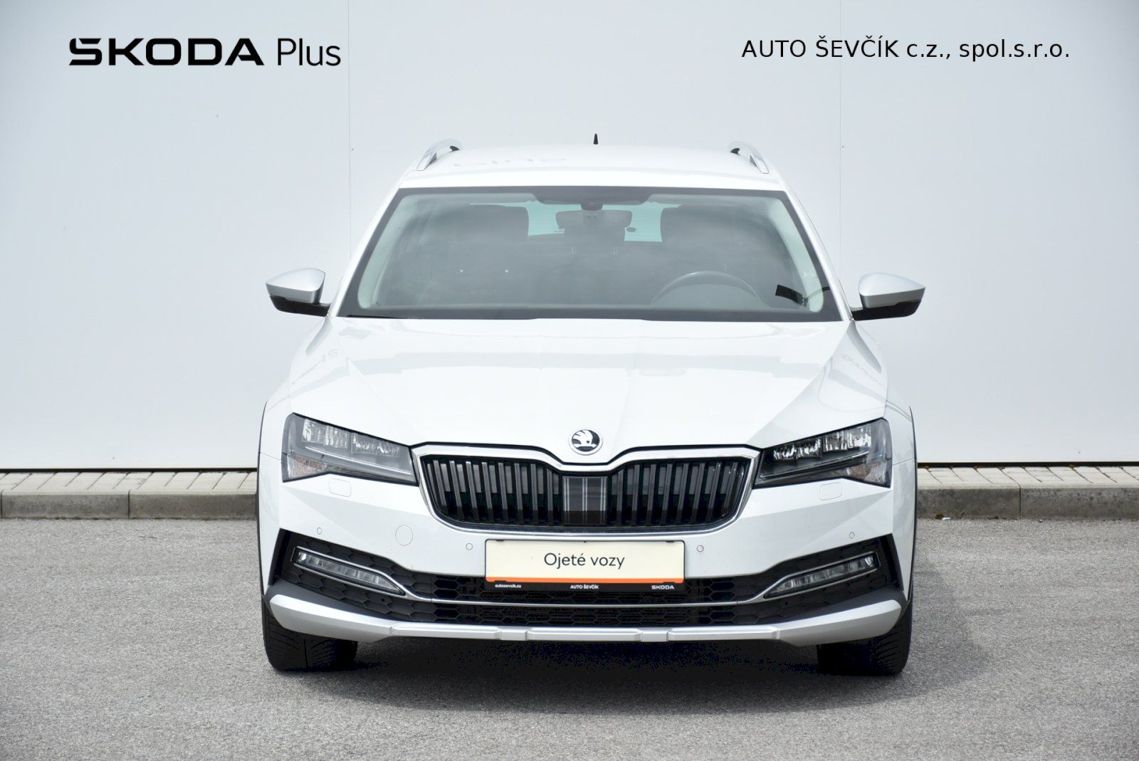 Škoda Superb, Scout 2.0 TDI 140 kW 4x4 DSG - fotka 4
