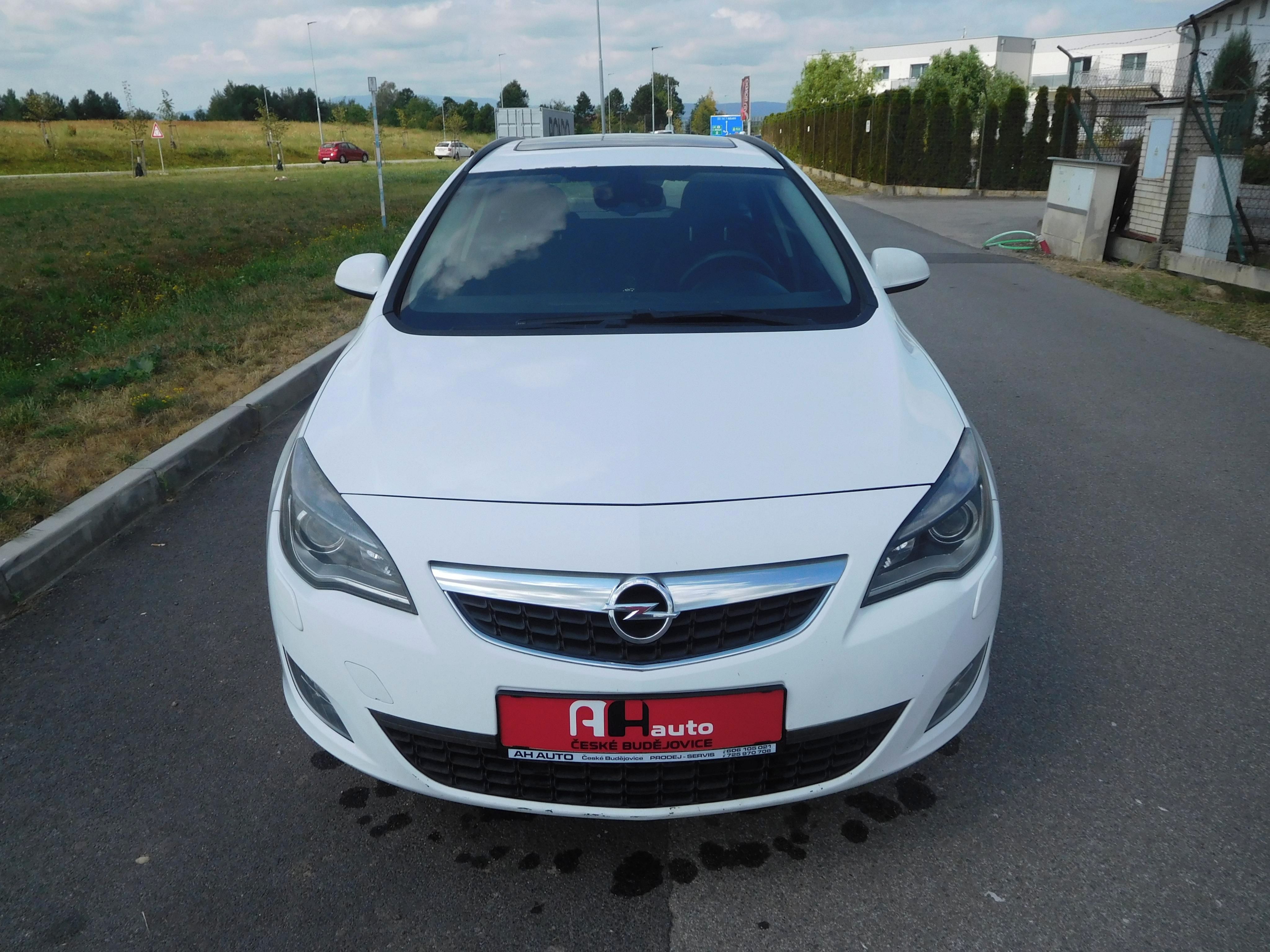 Opel Astra, Sports Tourer 1.7 CDTi Confort - fotka 6