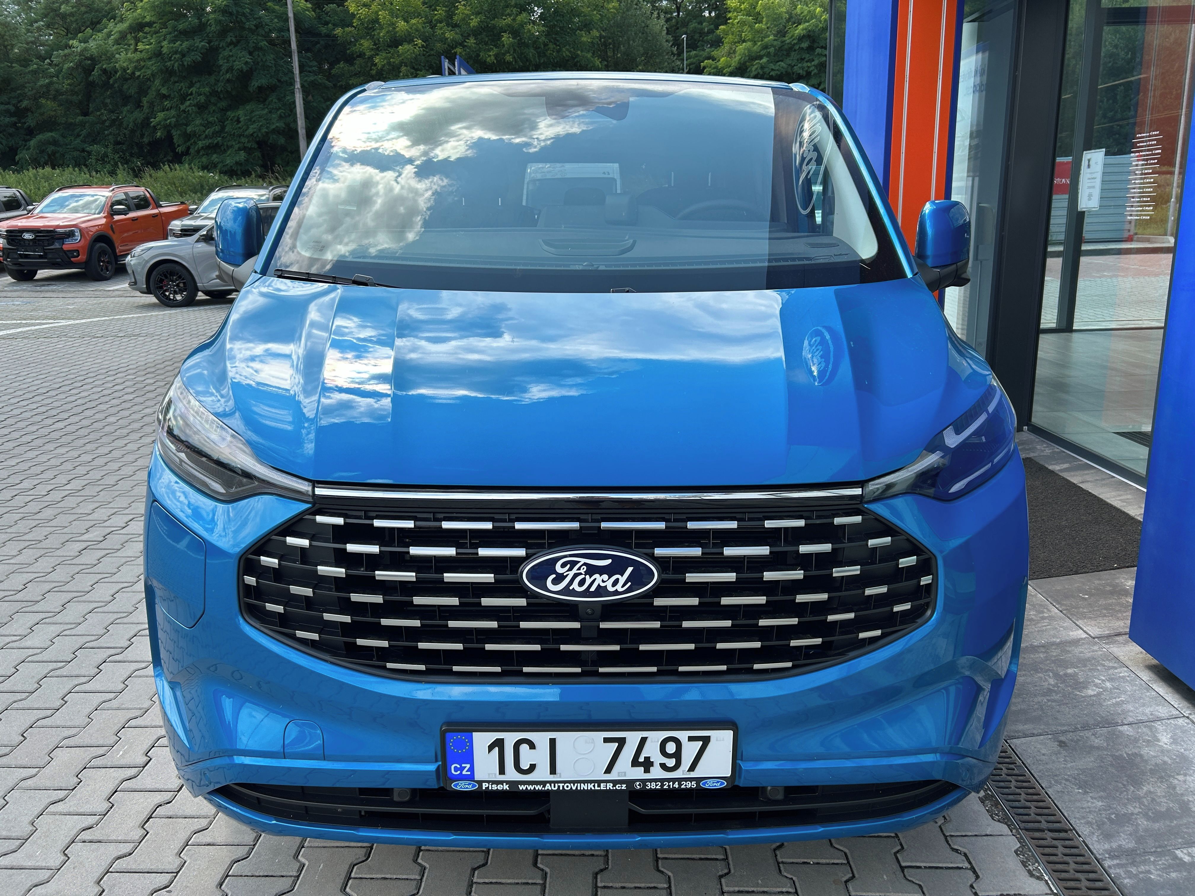 Ford Tourneo Custom, Titanium X L1 2.5 PHEV 171kW - fotka 2