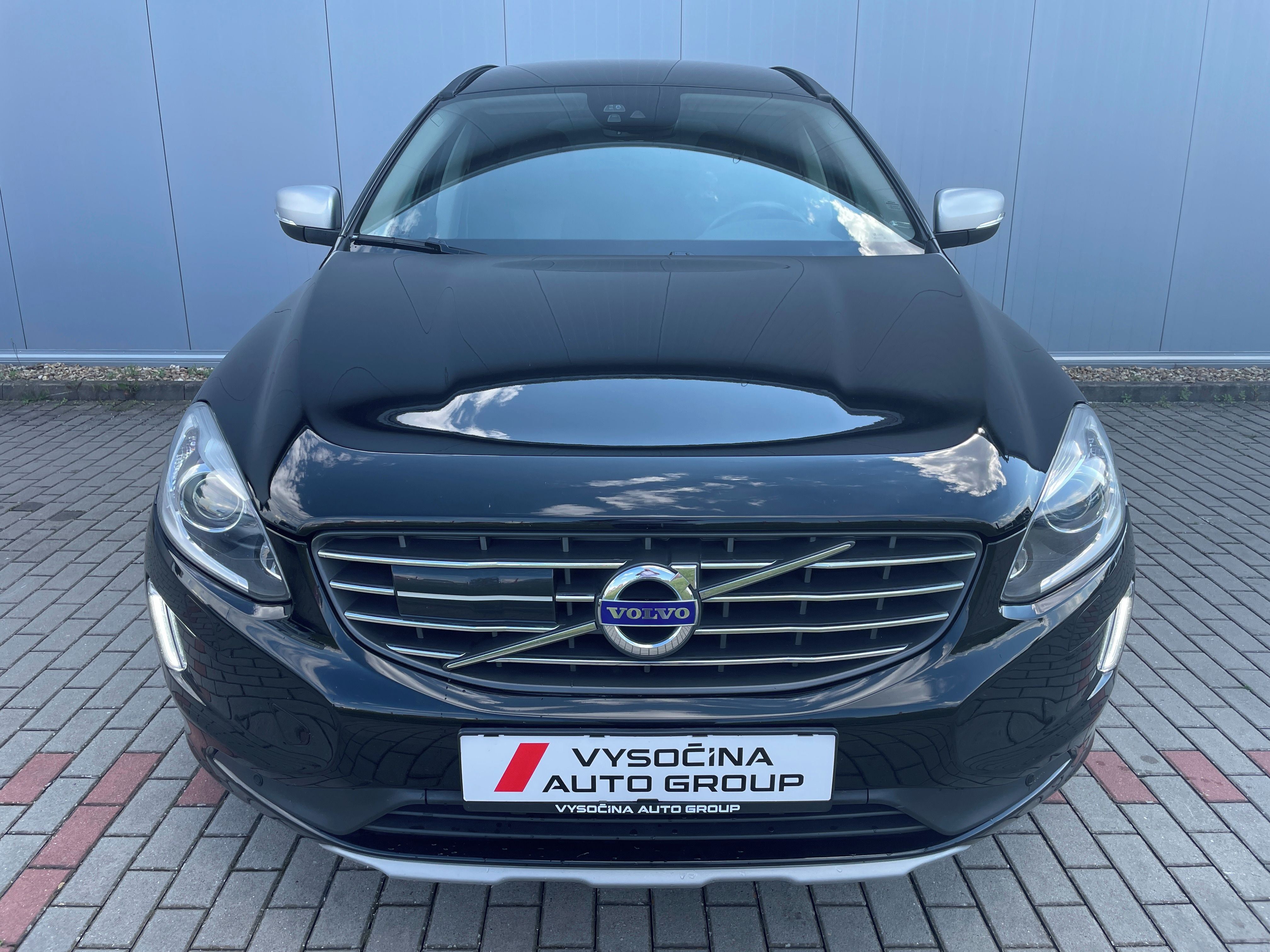 Volvo XC60, D4 AWD MOMENTUM Aut. - fotka 3