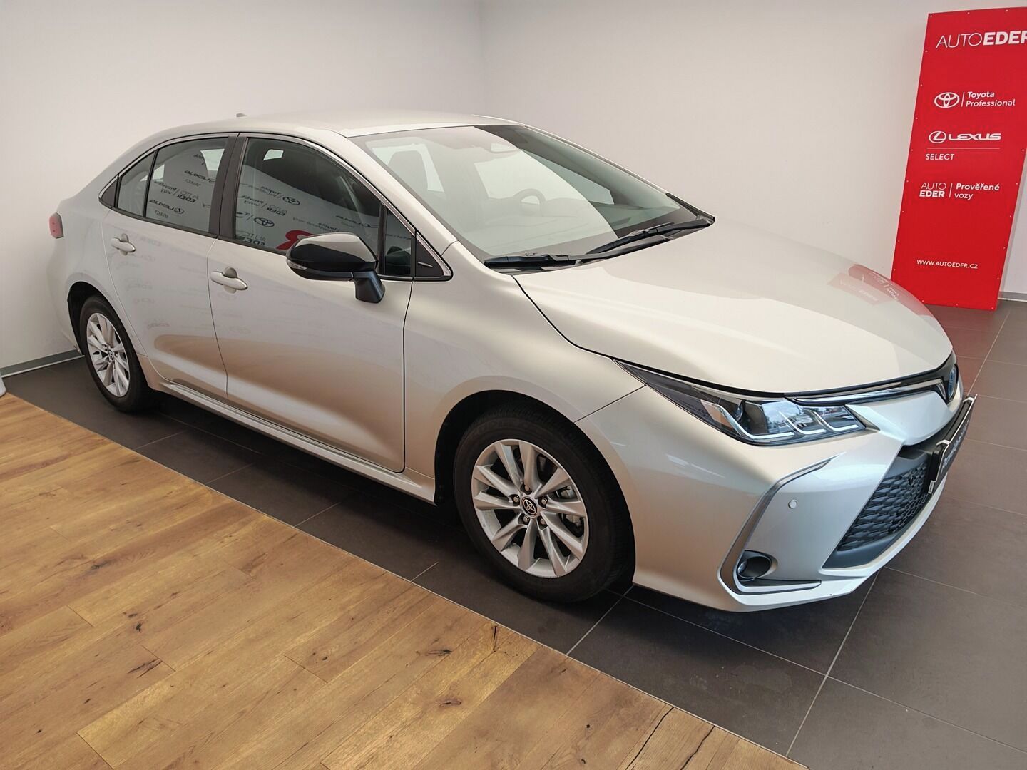 Toyota Corolla, 1.8 Hybrid Comfort e-CVT sedan - fotka 3