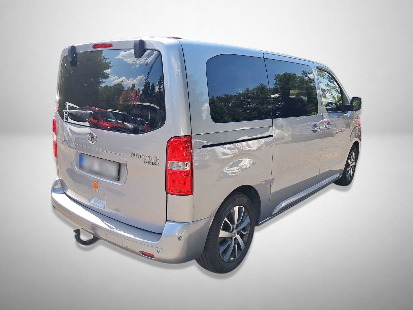 Toyota Proace Verso, 2.0 D-4D, Family, 8 míst, L1 - fotka 2