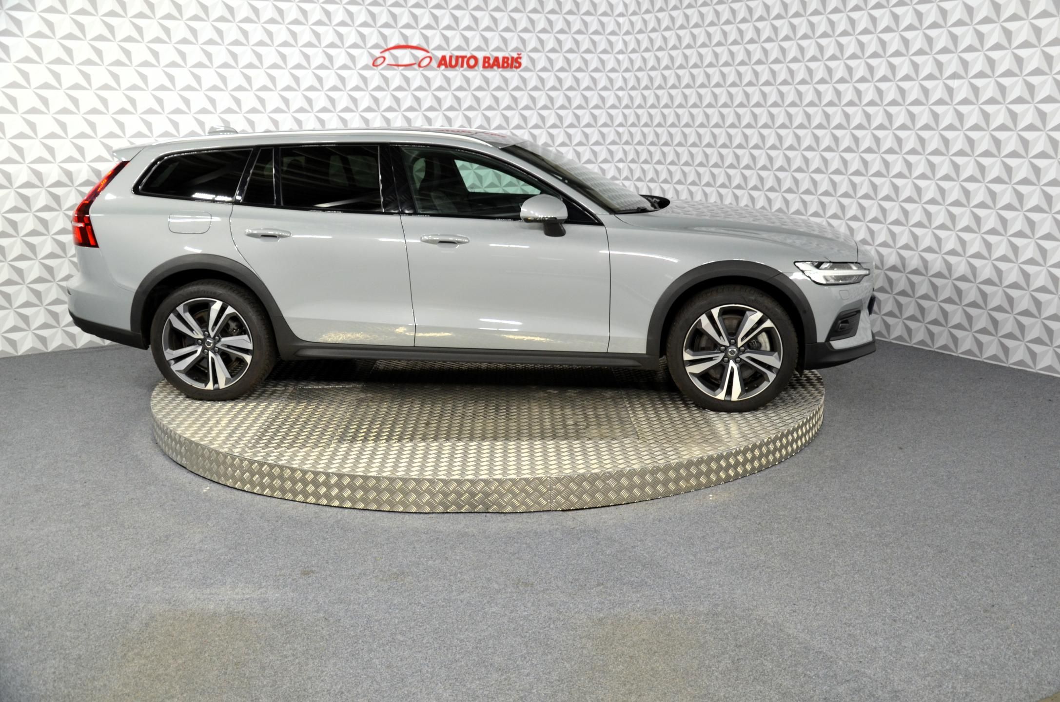 Volvo V60, CC B5 Ultimate AWD AT - fotka 4