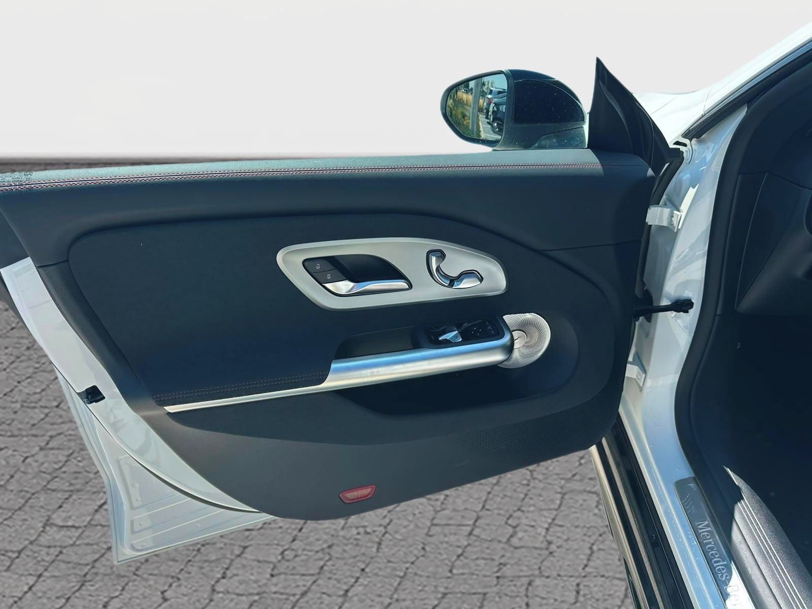 Mercedes-Benz CLA, 200 - fotka 4