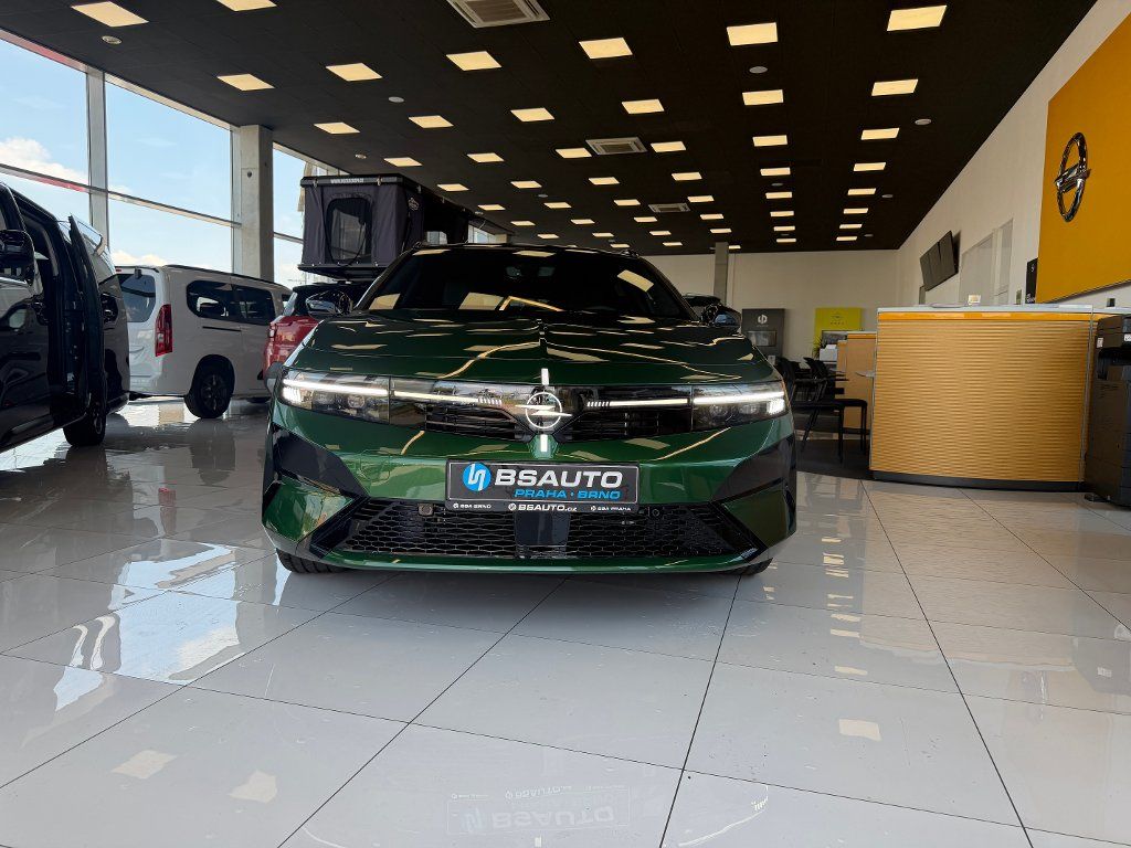 Opel Astra, Ultimate ST Hybrid 1.2T 145k - fotka 2