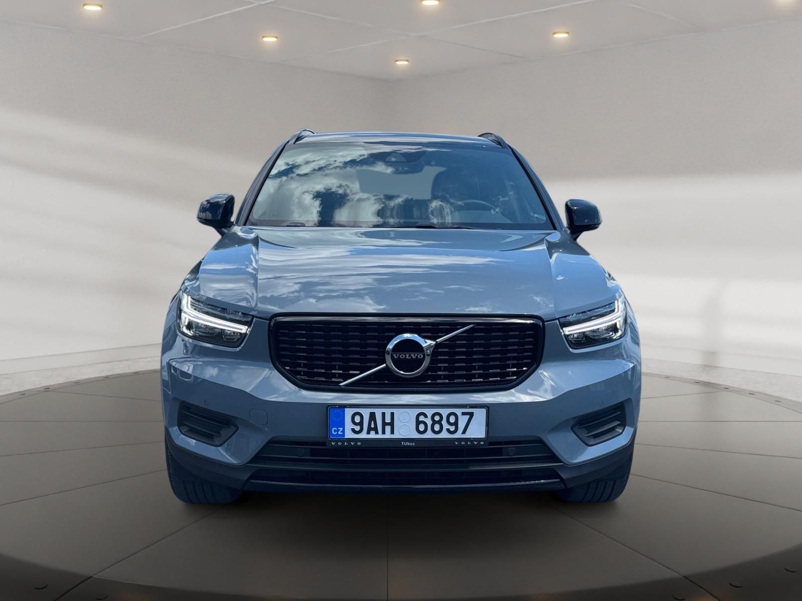 Volvo XC40, R-DESIGN B4 145kW AWD TAŽNÉ CZ - fotka 2