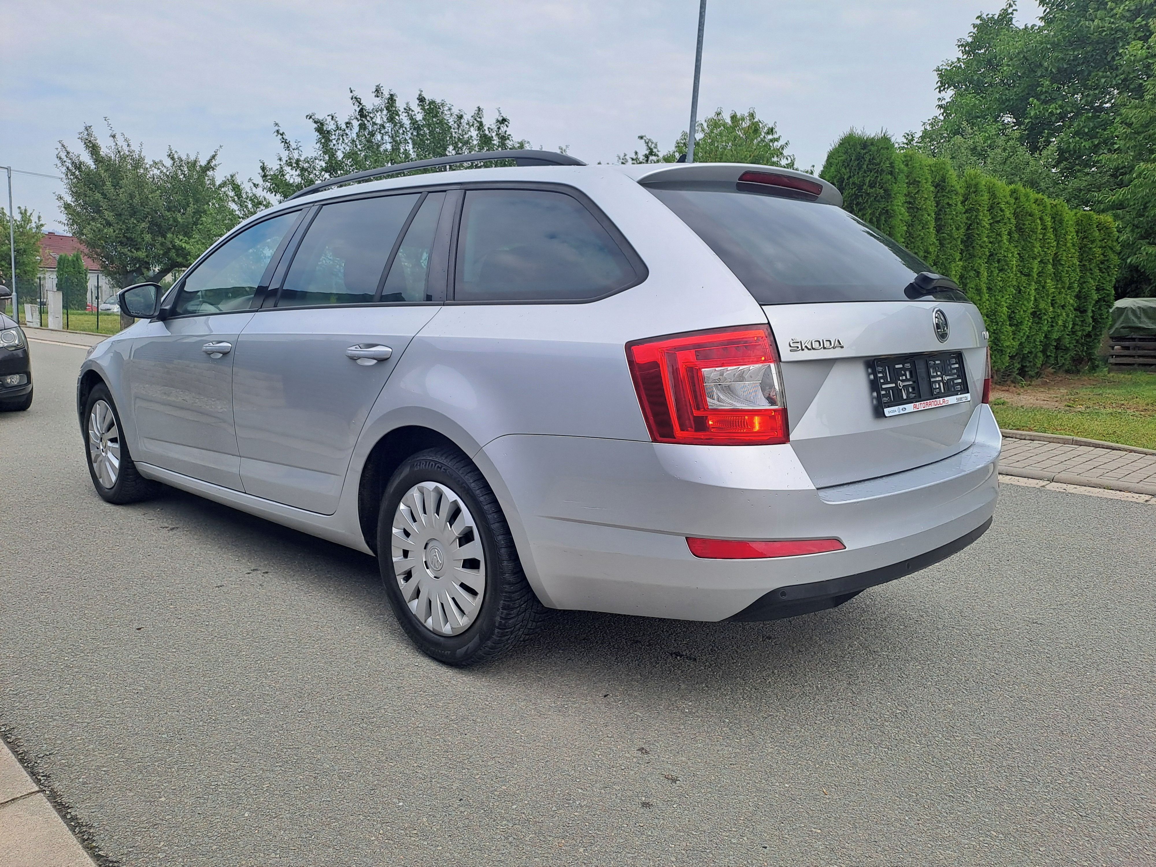 Škoda Octavia, AMBITION 1.MAJ,S.KNIHA ŠKODA - fotka 3