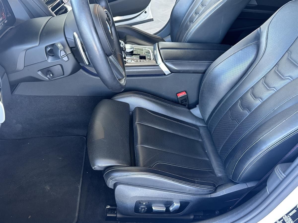 BMW Řada 8, 840i xDrive - fotka 6