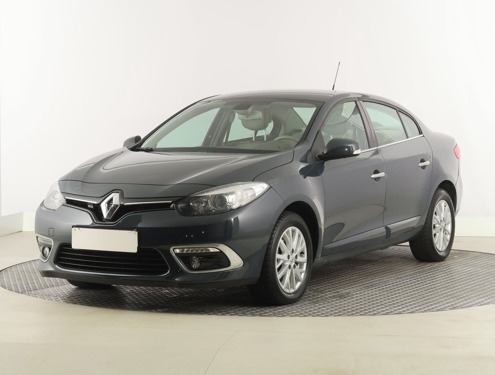 Renault Fluence, 1.6 16V, Kožené sedačky - fotka 2