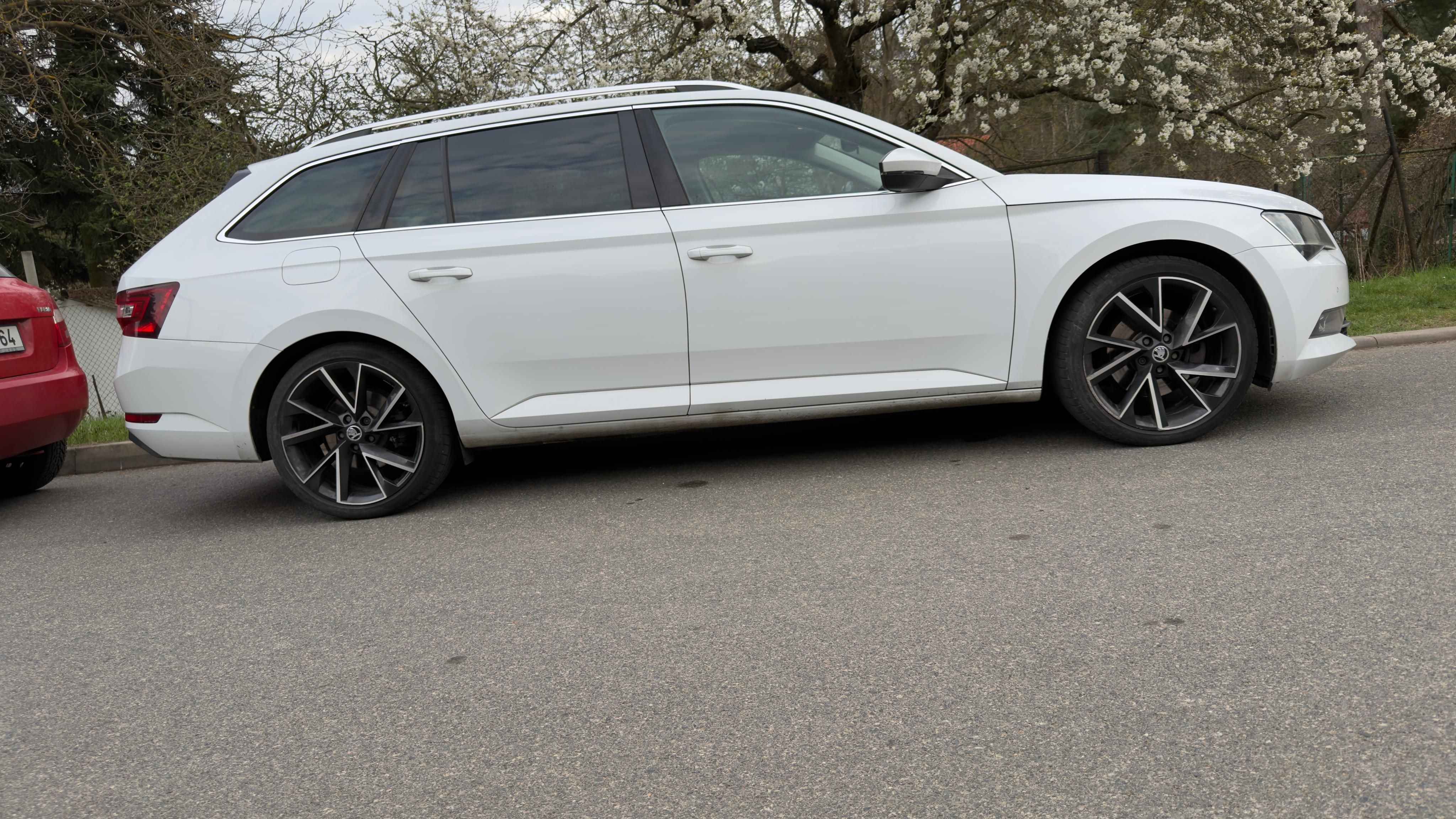 Škoda Superb, Škoda Superb III 2.0 TDI 140KW - fotka 2