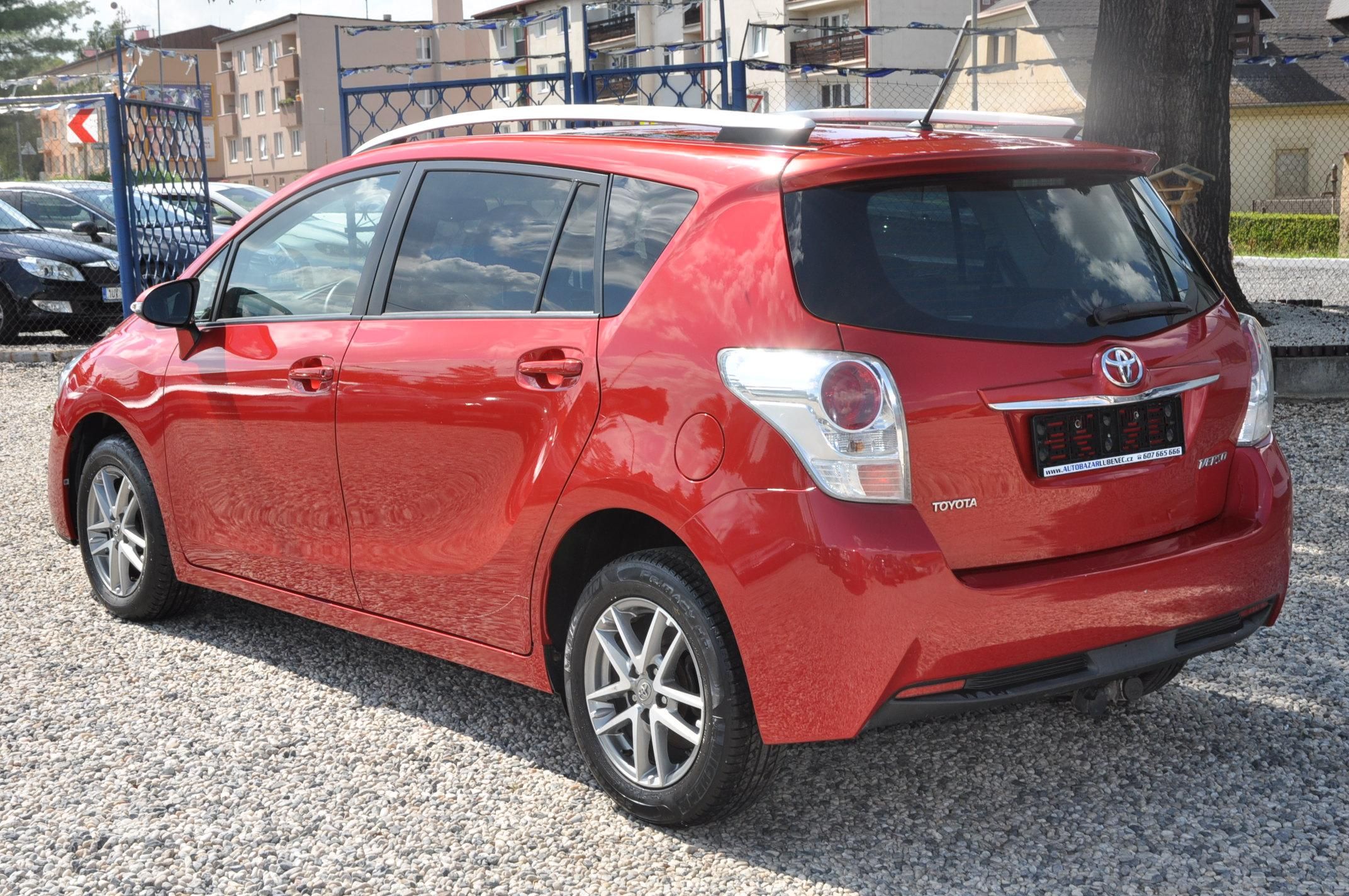 Toyota Verso, 1.8 ValveMatic 108kW 7.míst - fotka 4