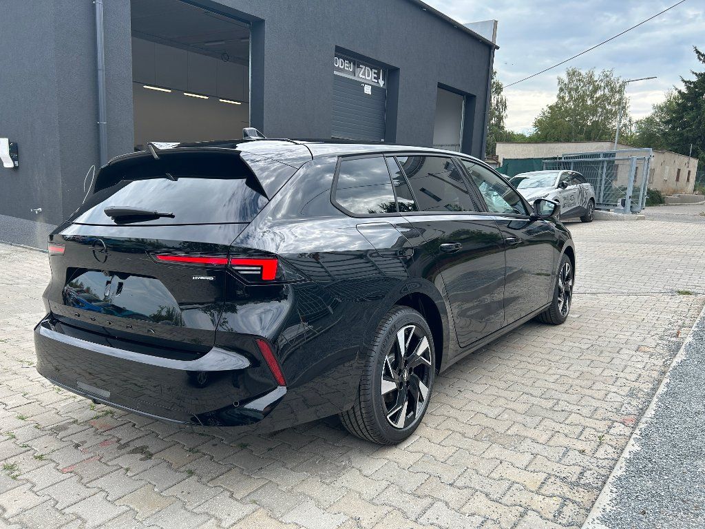 Opel Astra, ST GS 1,2 Turbo 107kW AT - fotka 4