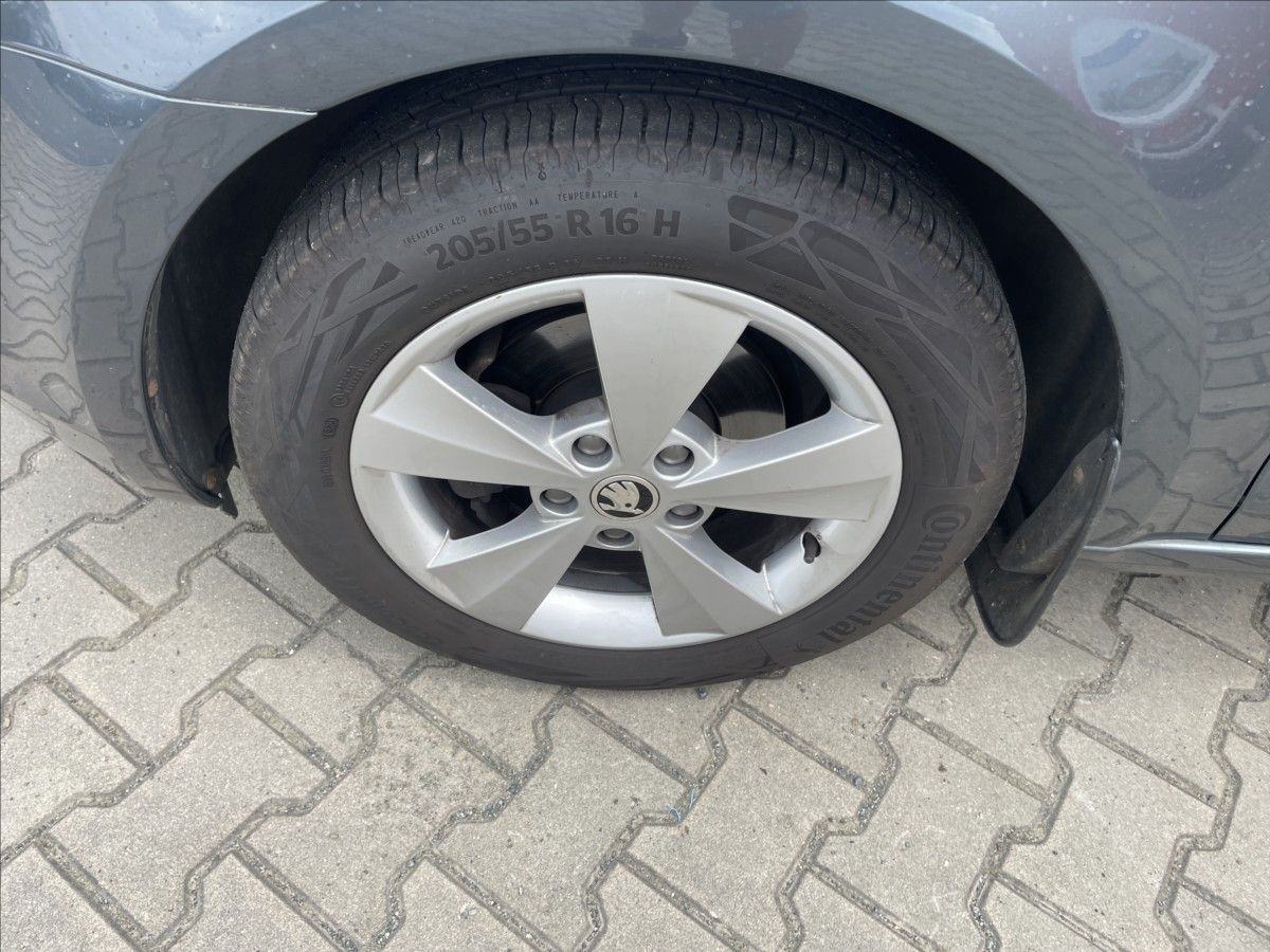 Škoda Octavia, 1,2 TSI 77 kW ČR KLIMA OK TZ N - fotka 6