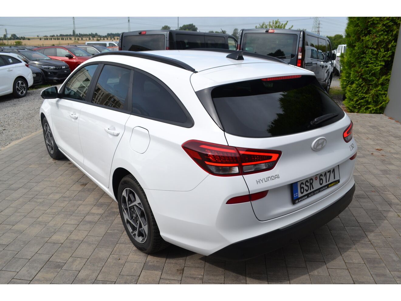 Hyundai i30, WG 1,5I MT SMART FAMILY NAVI - fotka 3