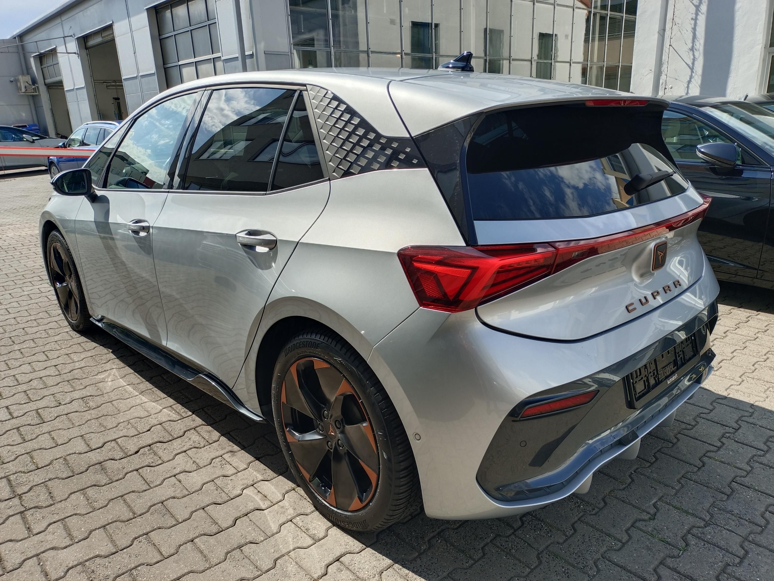 Cupra Born, Born electric 150kW / 19" alu - fotka 5