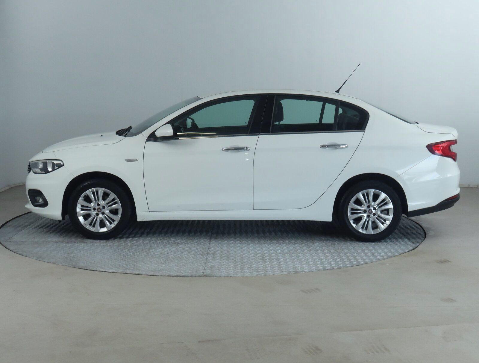 Fiat Tipo, 1.6 16V, Automat - fotka 3