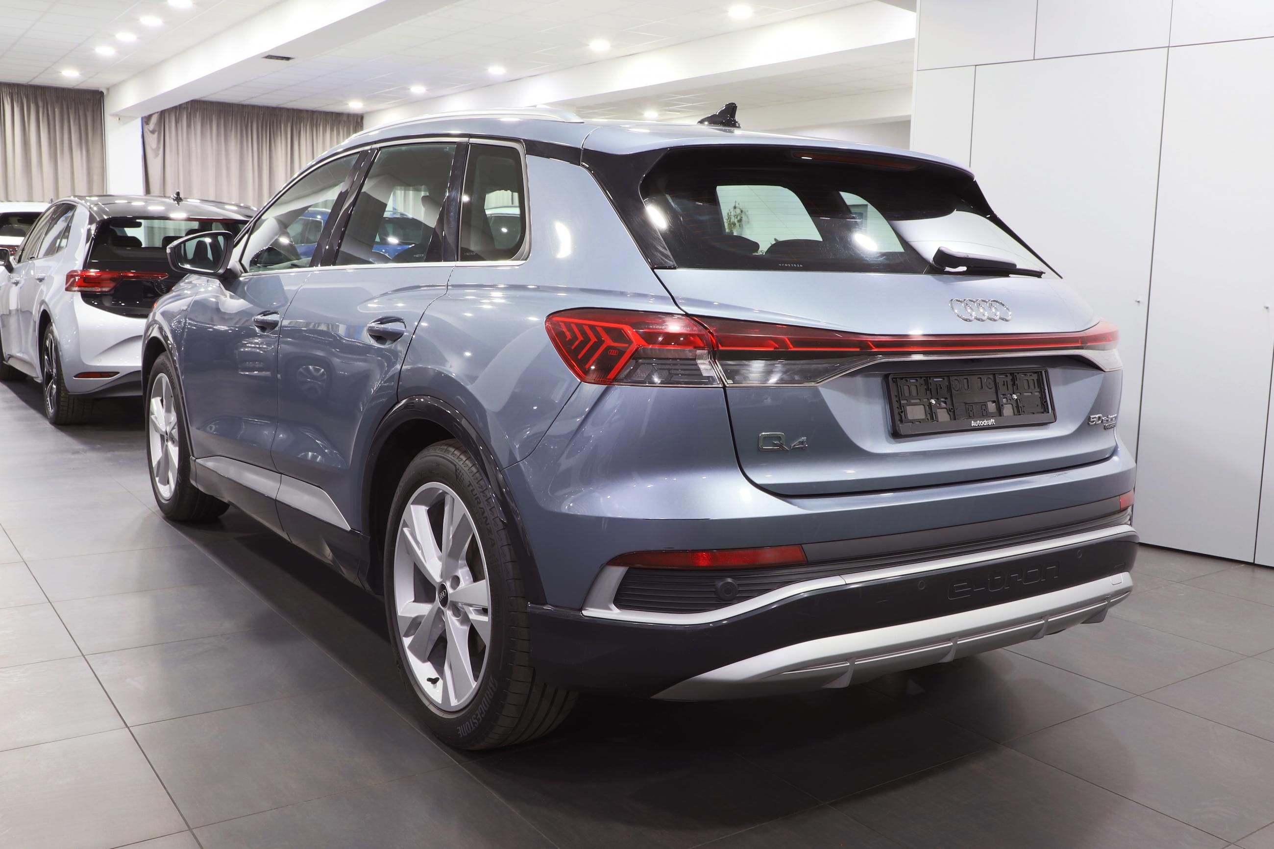 Audi Q4 e-tron, 220kW 4x4 S-line / ALU 20'' - fotka 5