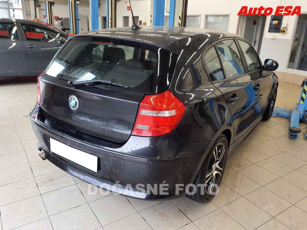 BMW Řada 1, 2.0 D - fotka 2