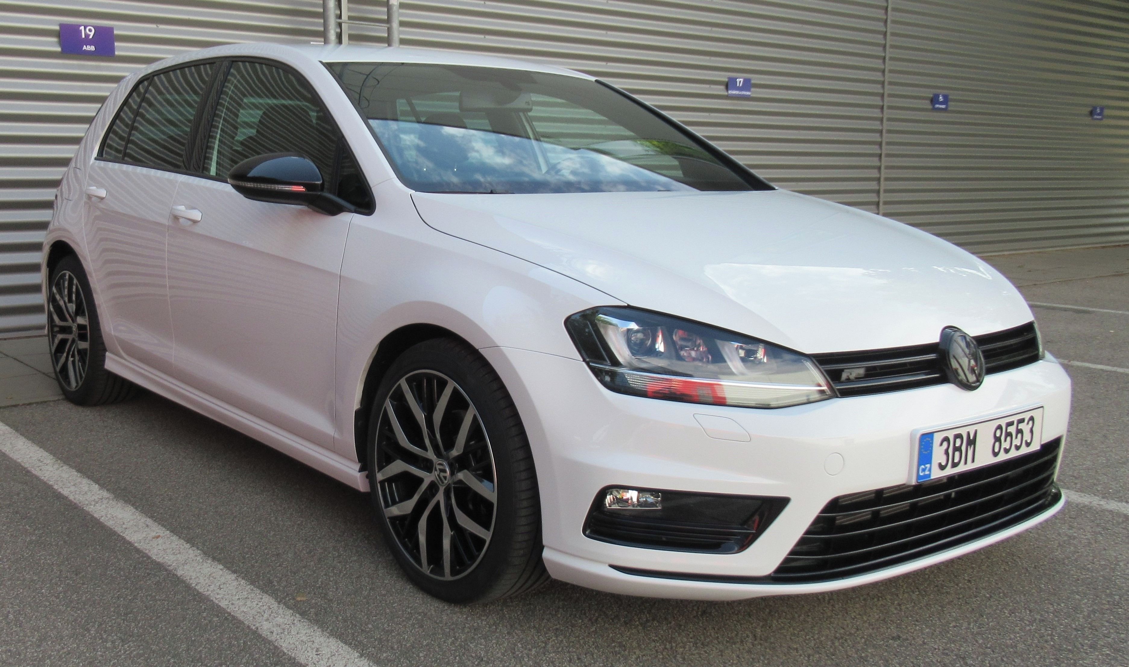 Volkswagen Golf, VII R-Line 1.4TSI DSG CZ 1Maj. - fotka 3