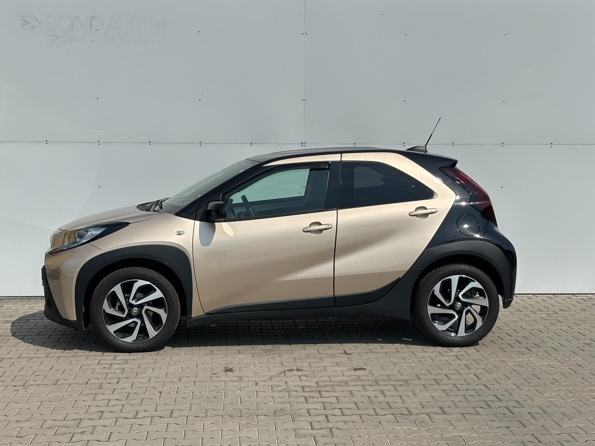 Toyota Aygo, 1.0 VVT-i X-play Style AT - fotka 3
